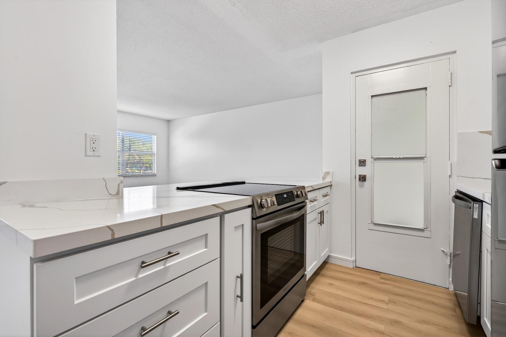 2555 NE 11th Street St NE 202