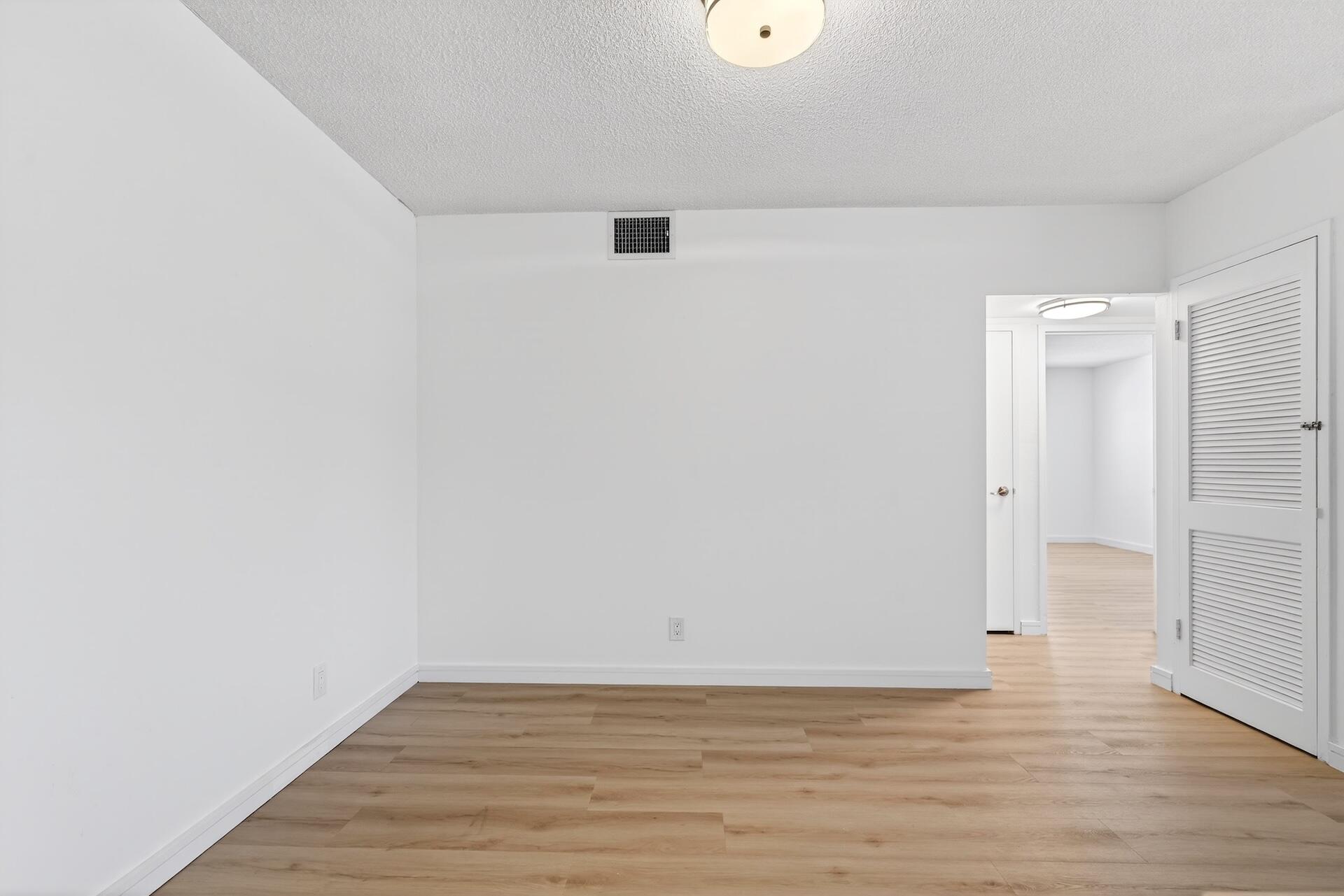 2555 NE 11th Street St NE 202