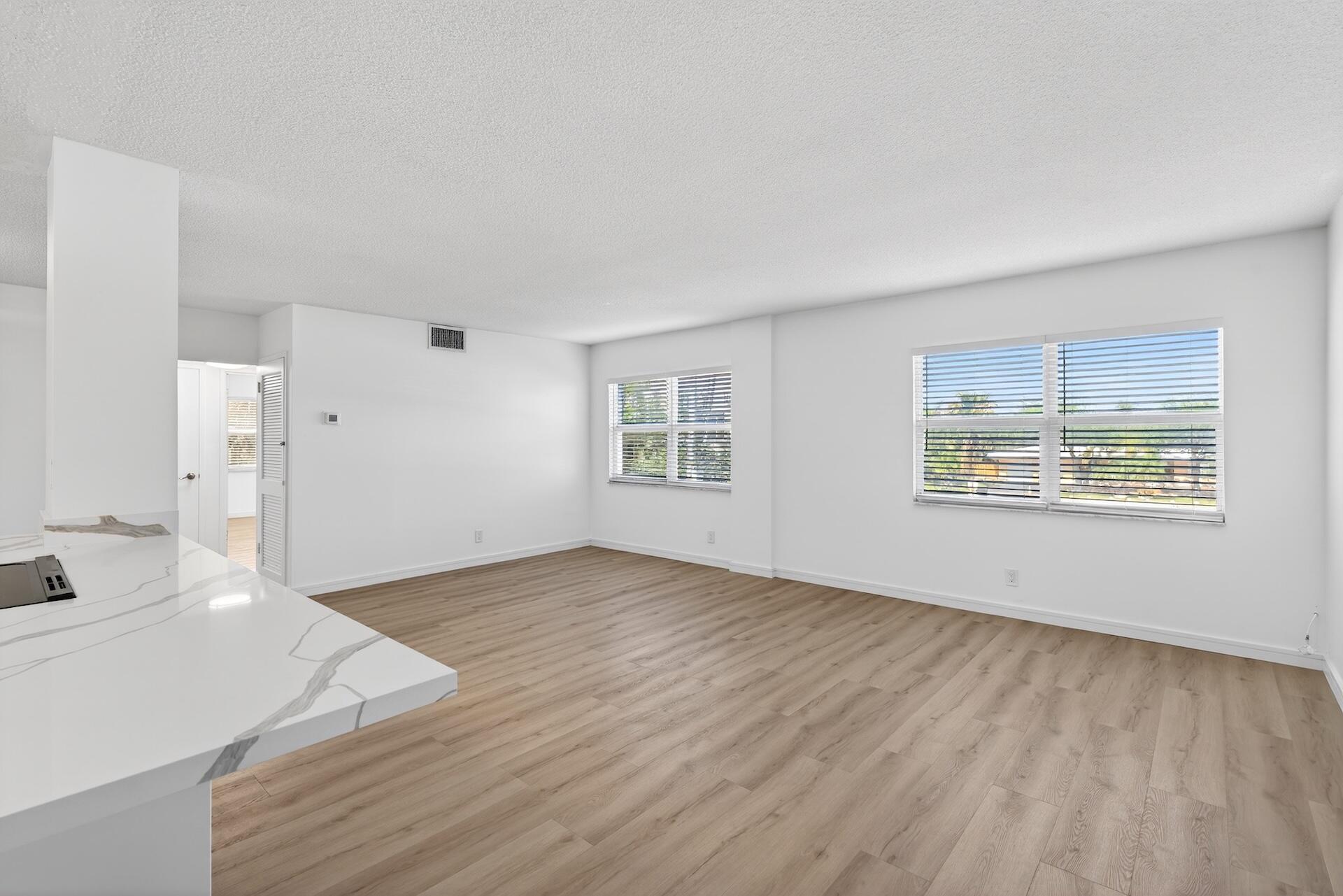 2555 NE 11th Street St NE 202