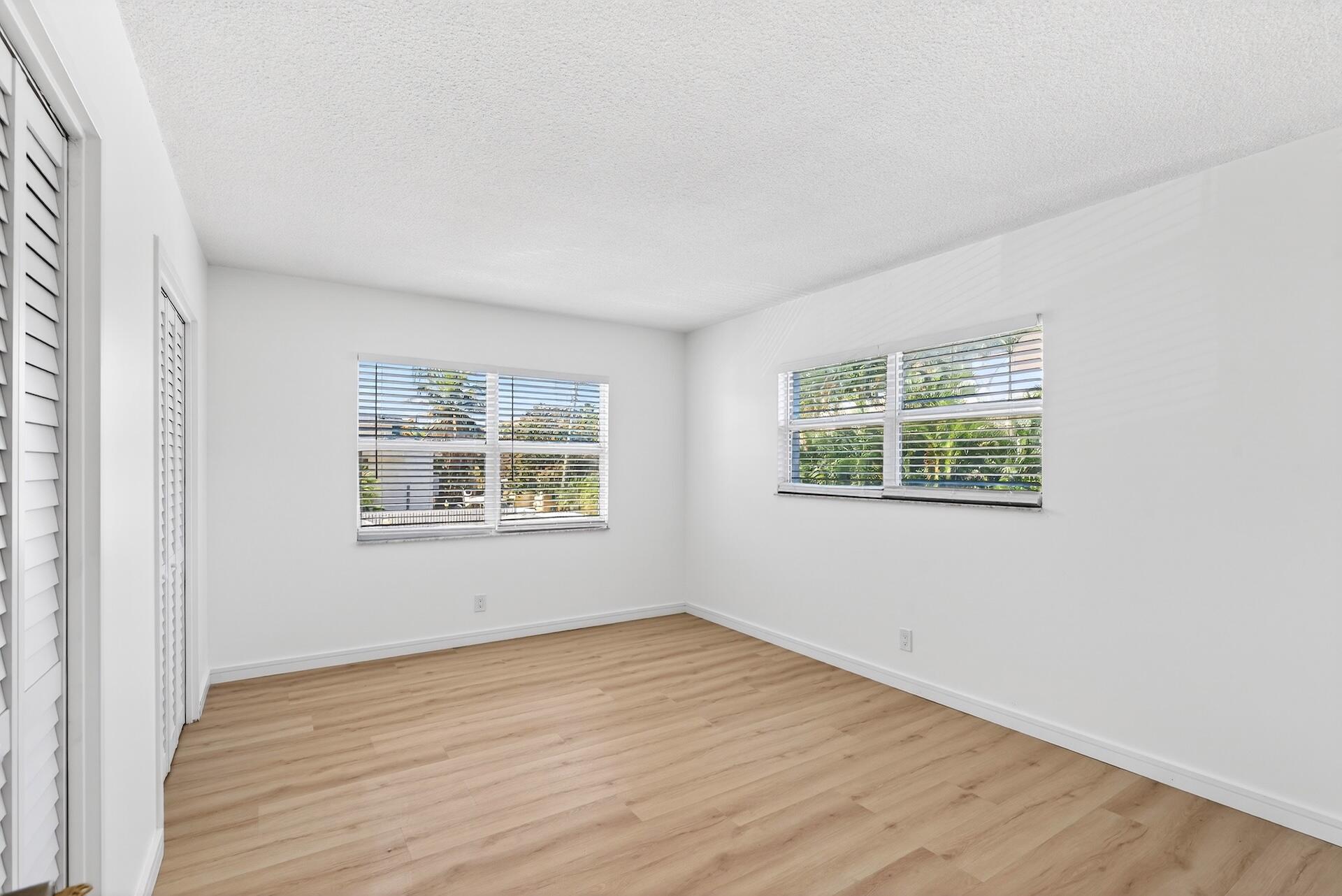 2555 NE 11th Street St NE 202