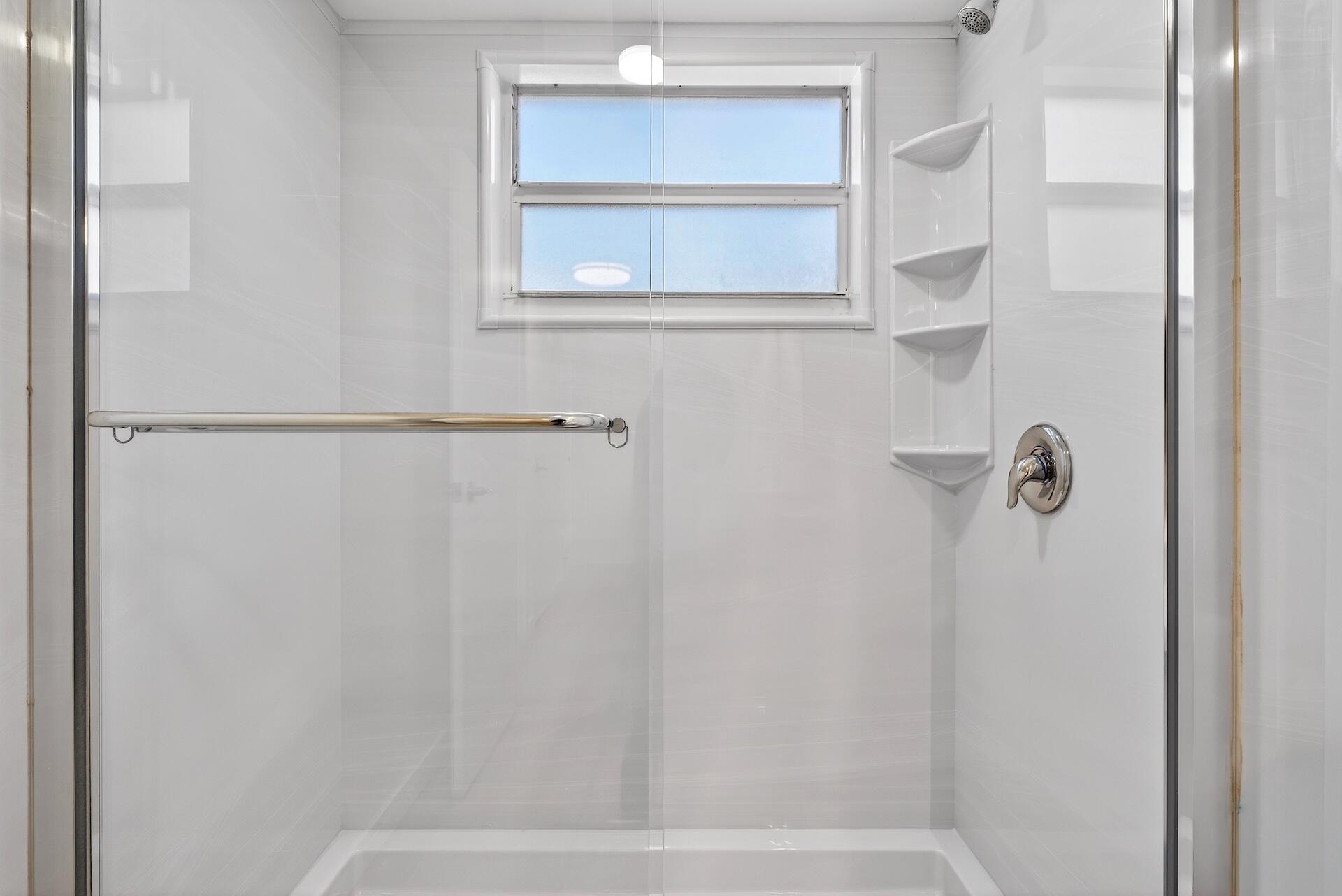 2555 NE 11th Street St NE 202