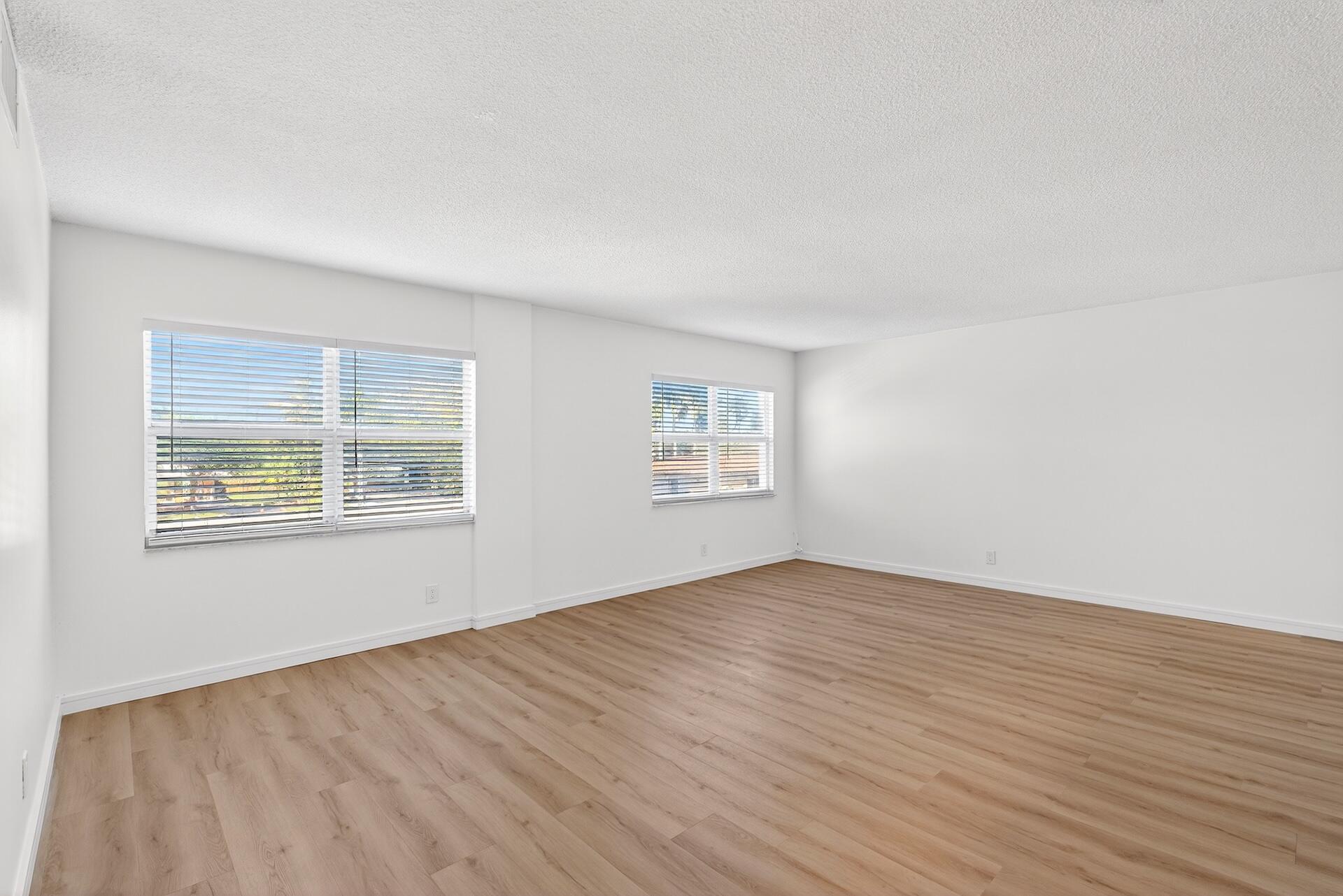 2555 NE 11th Street St NE 202