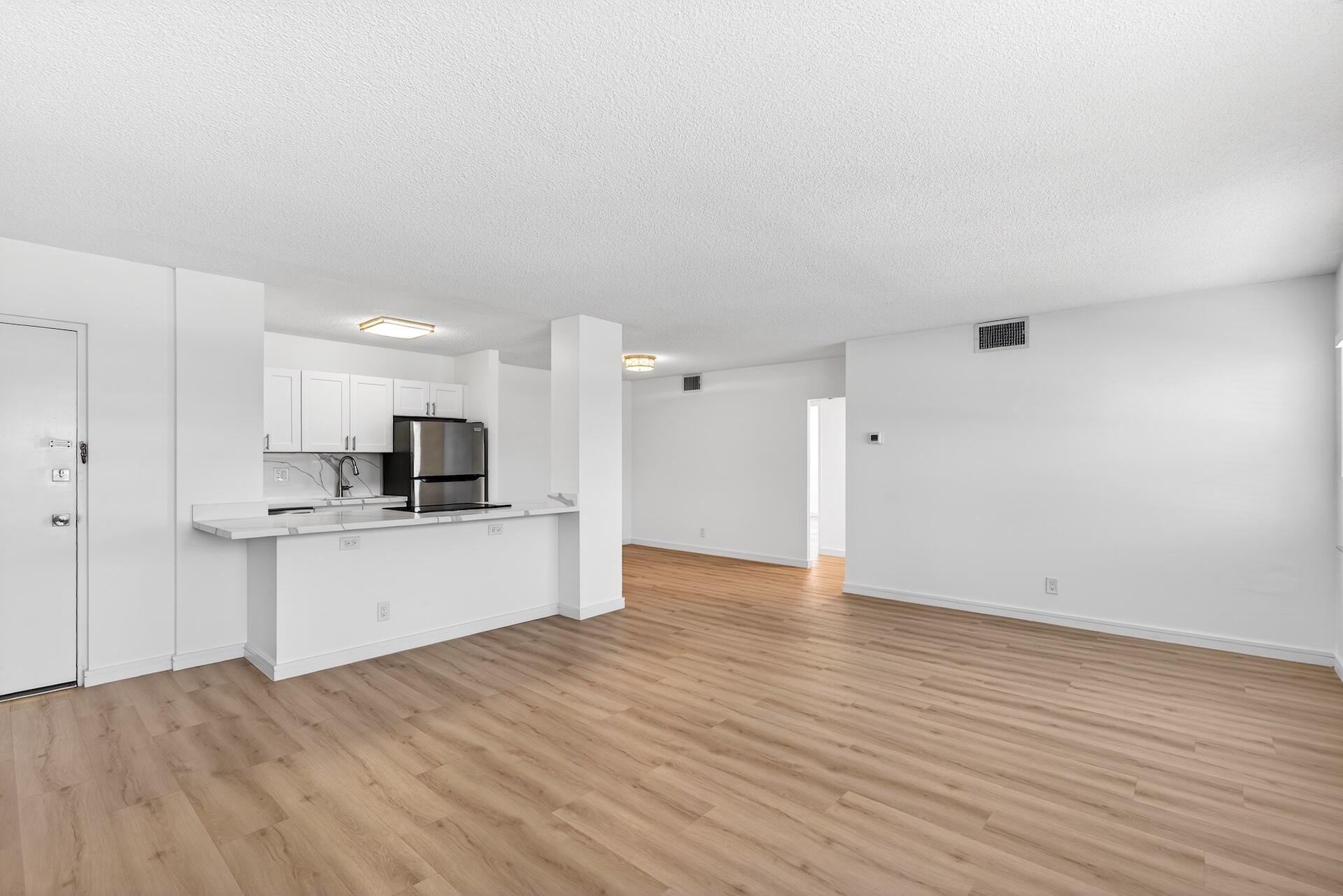 2555 NE 11th Street St NE 202