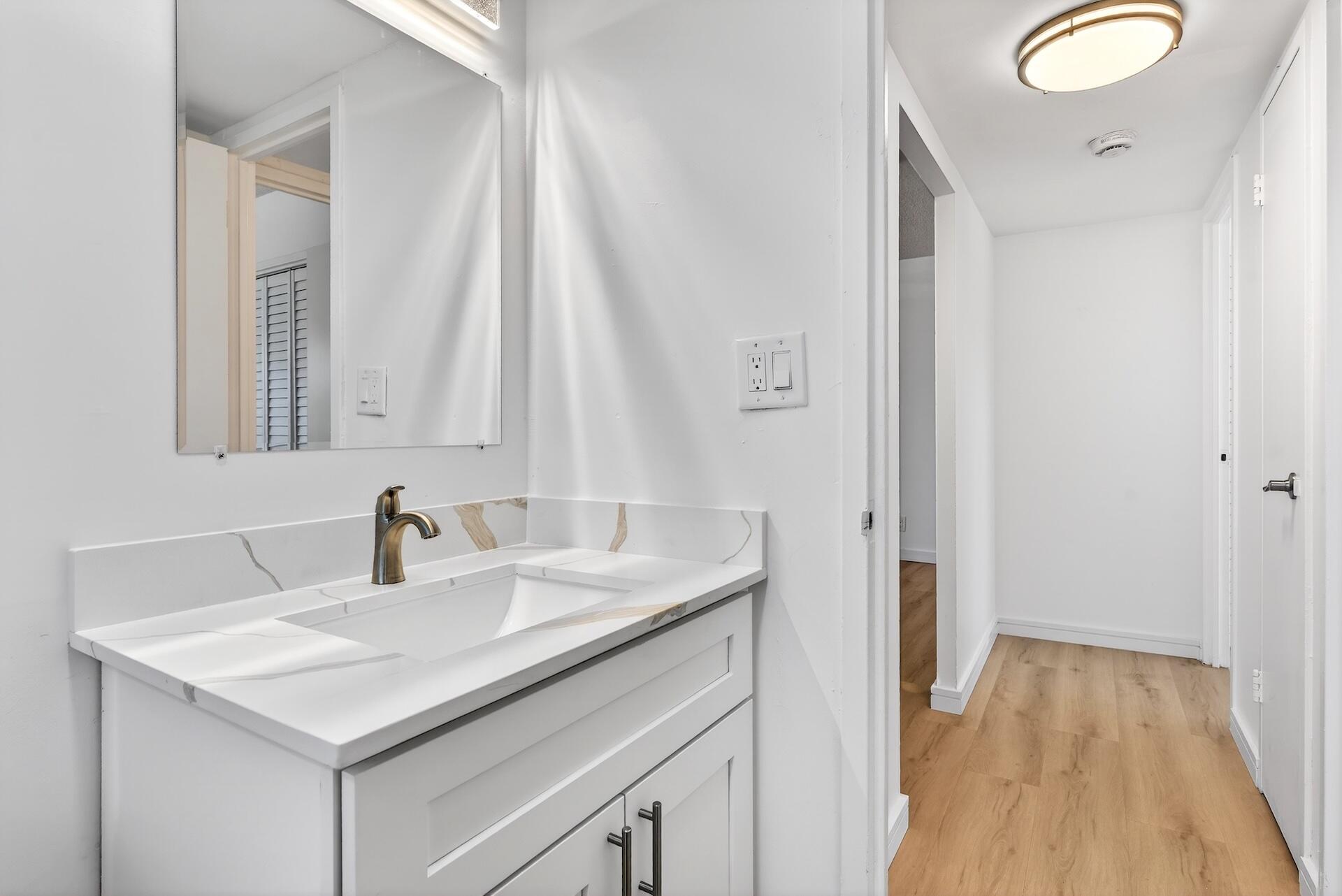 2555 NE 11th Street St NE 202