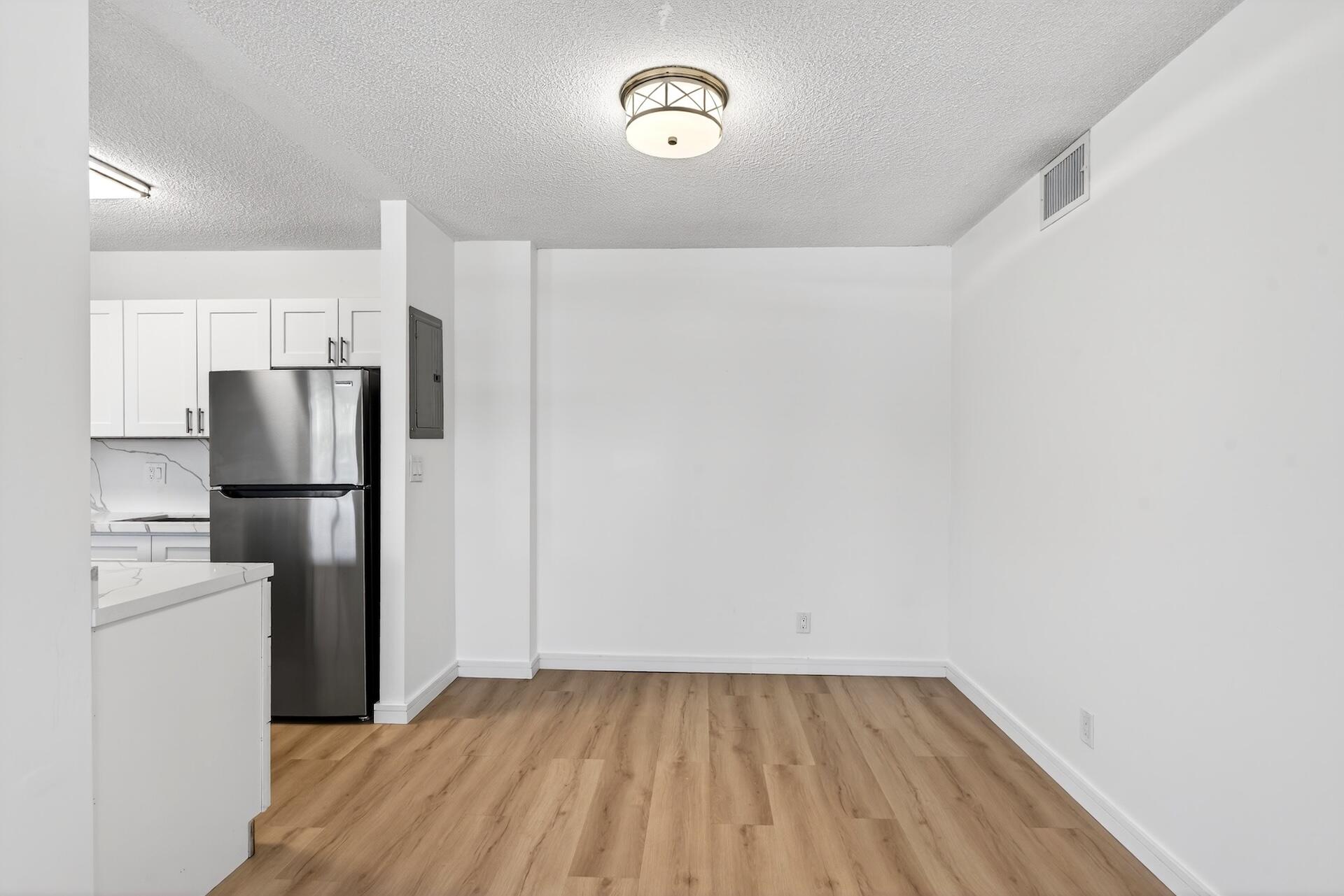 2555 NE 11th Street St NE 202