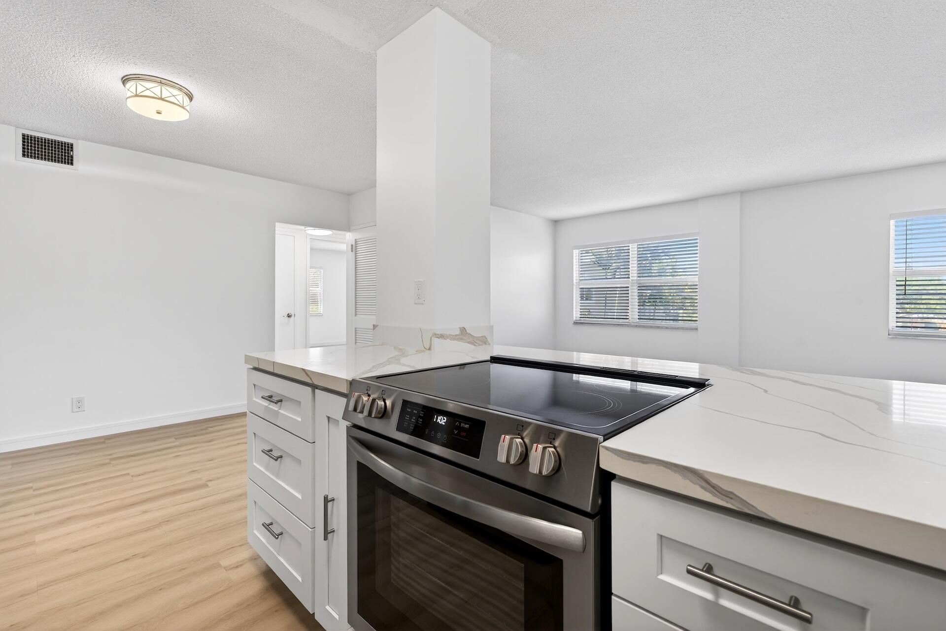 2555 NE 11th Street St NE 202