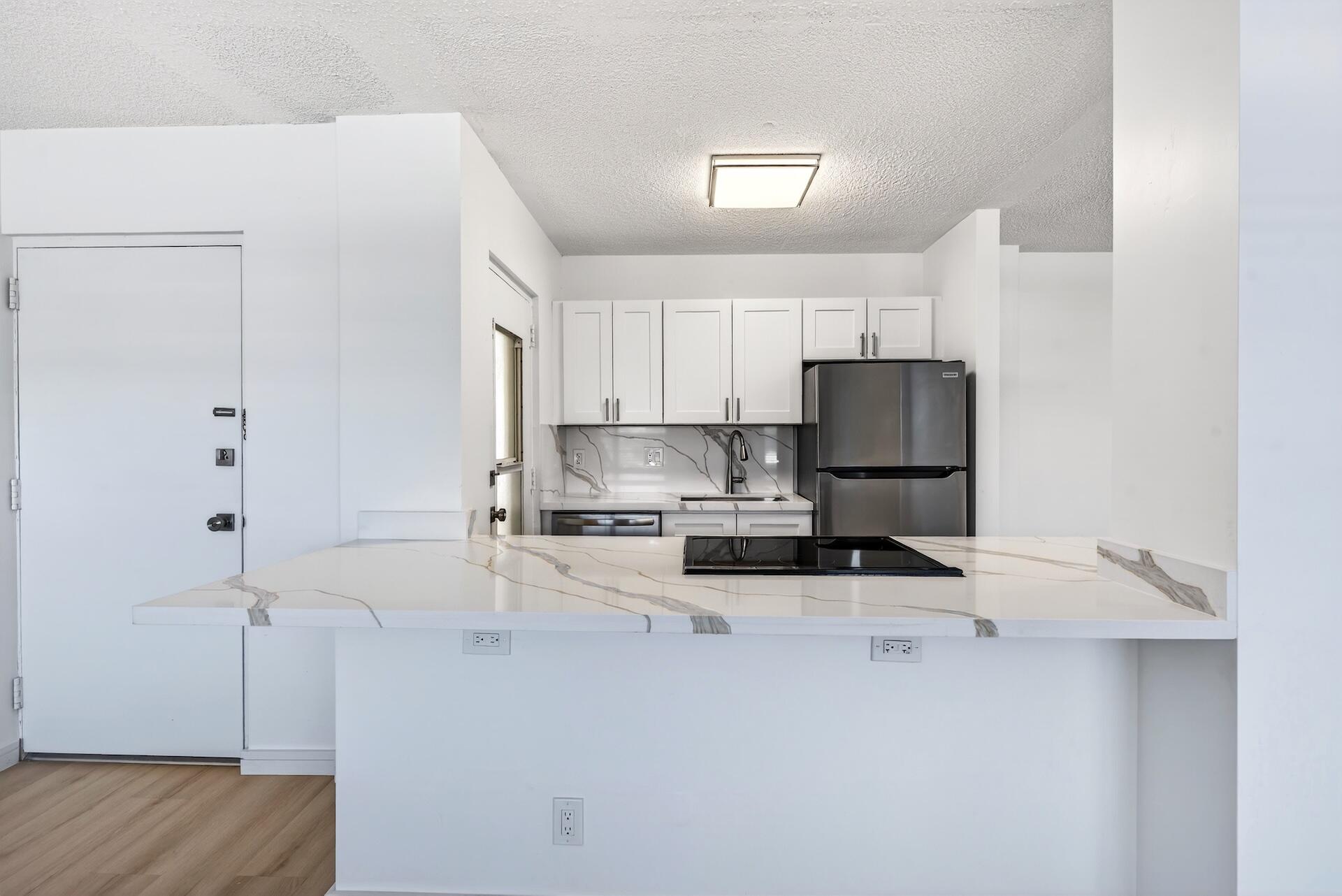 2555 NE 11th Street St NE 202