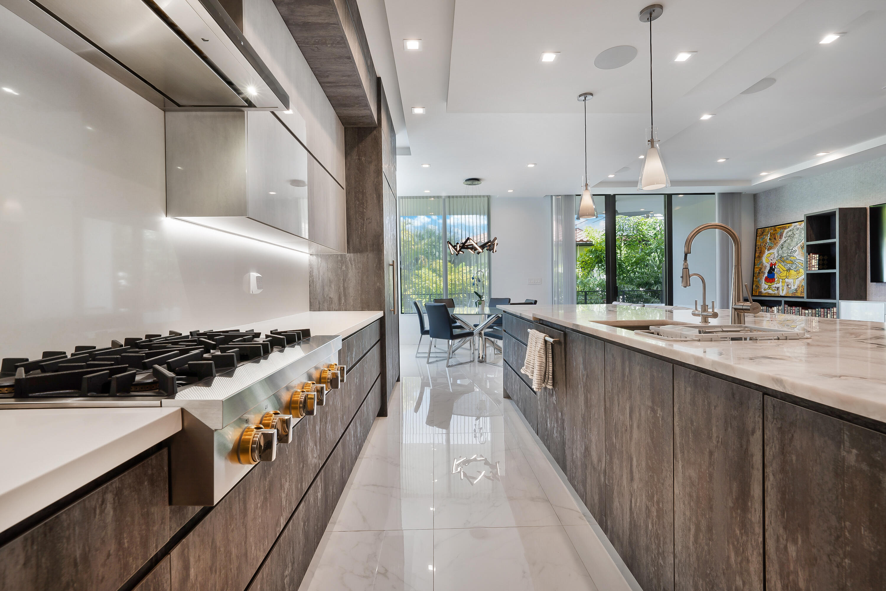 106 NE 16th Terrace