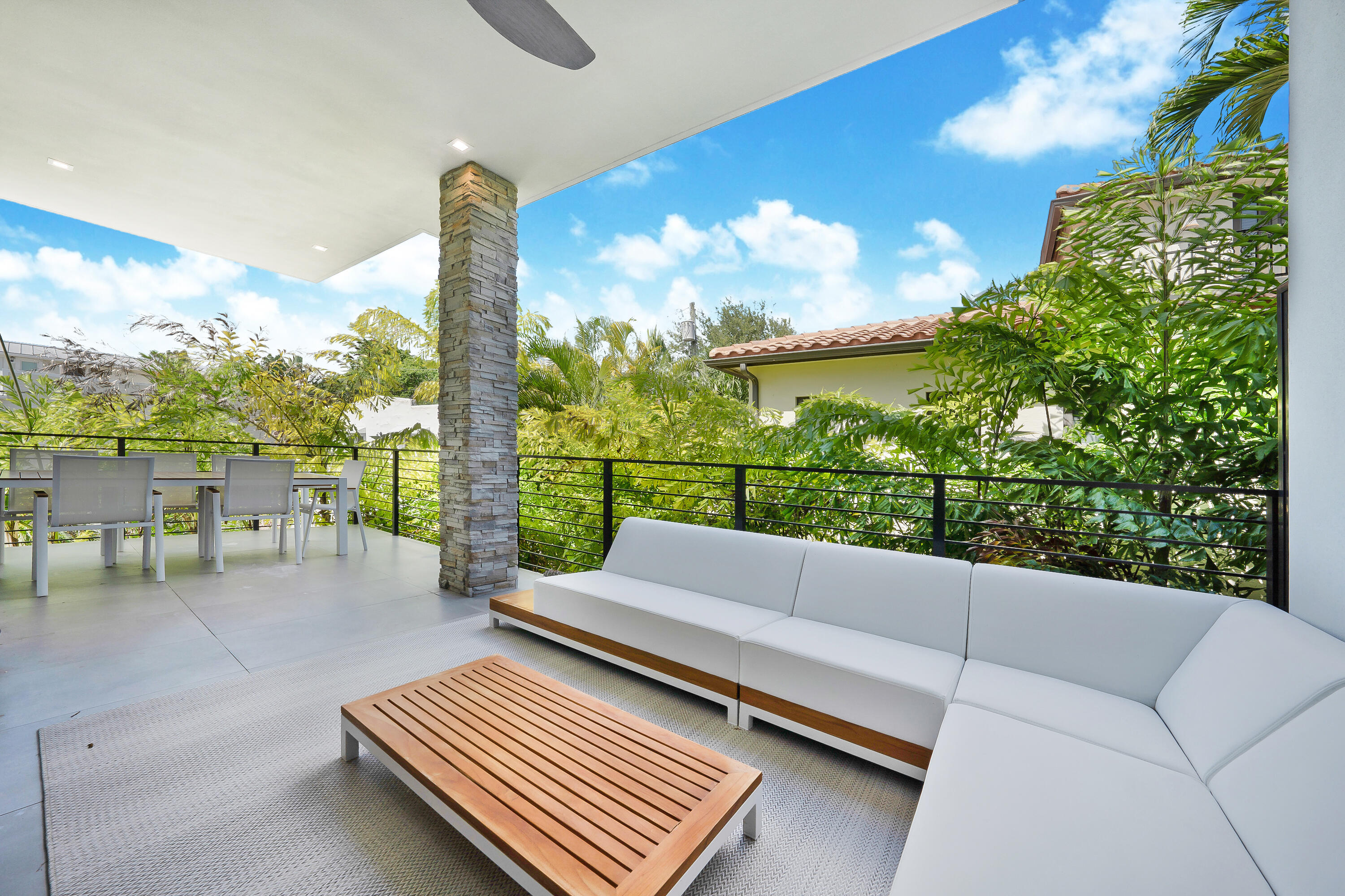 106 NE 16th Terrace