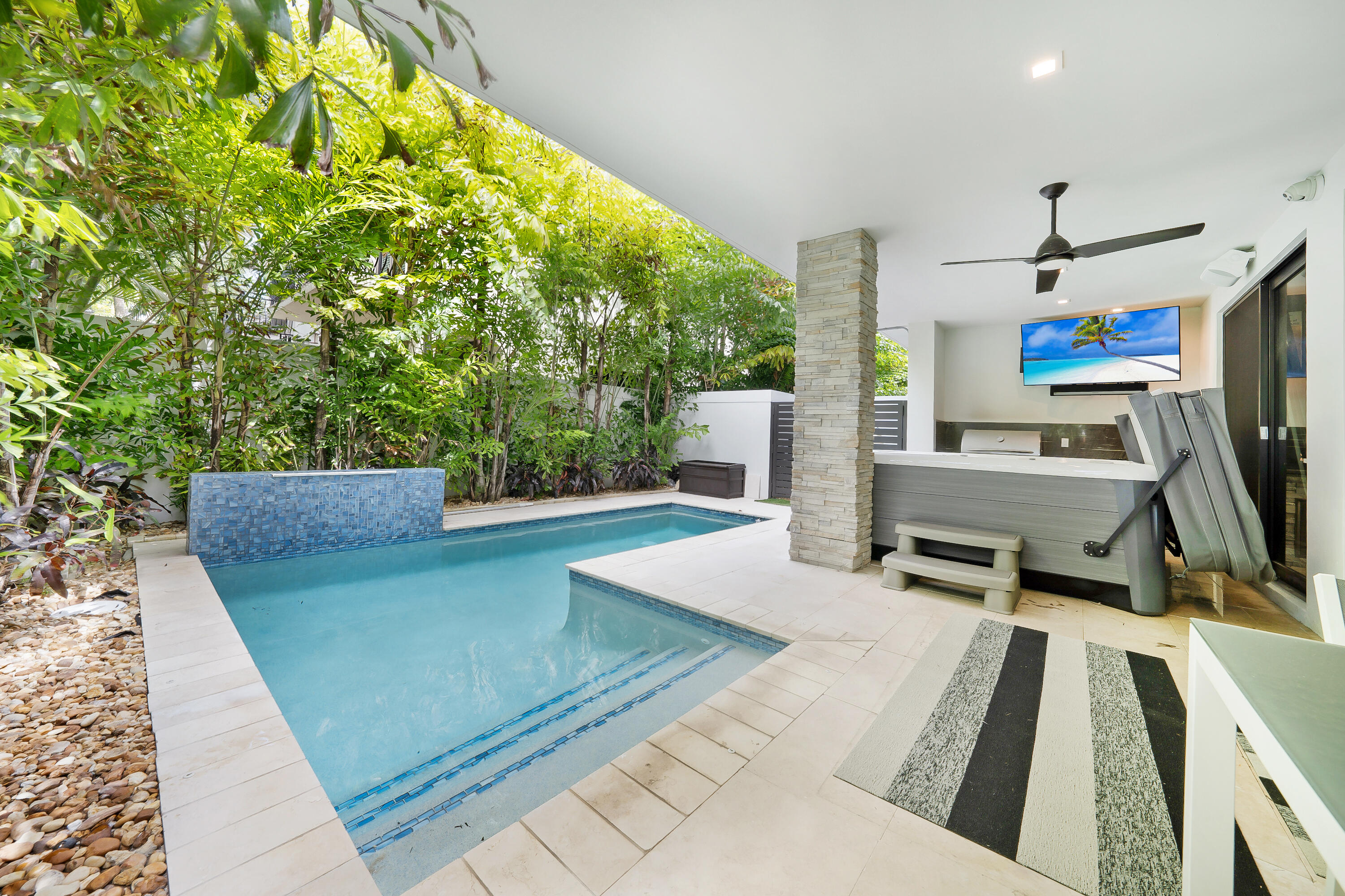 106 NE 16th Terrace