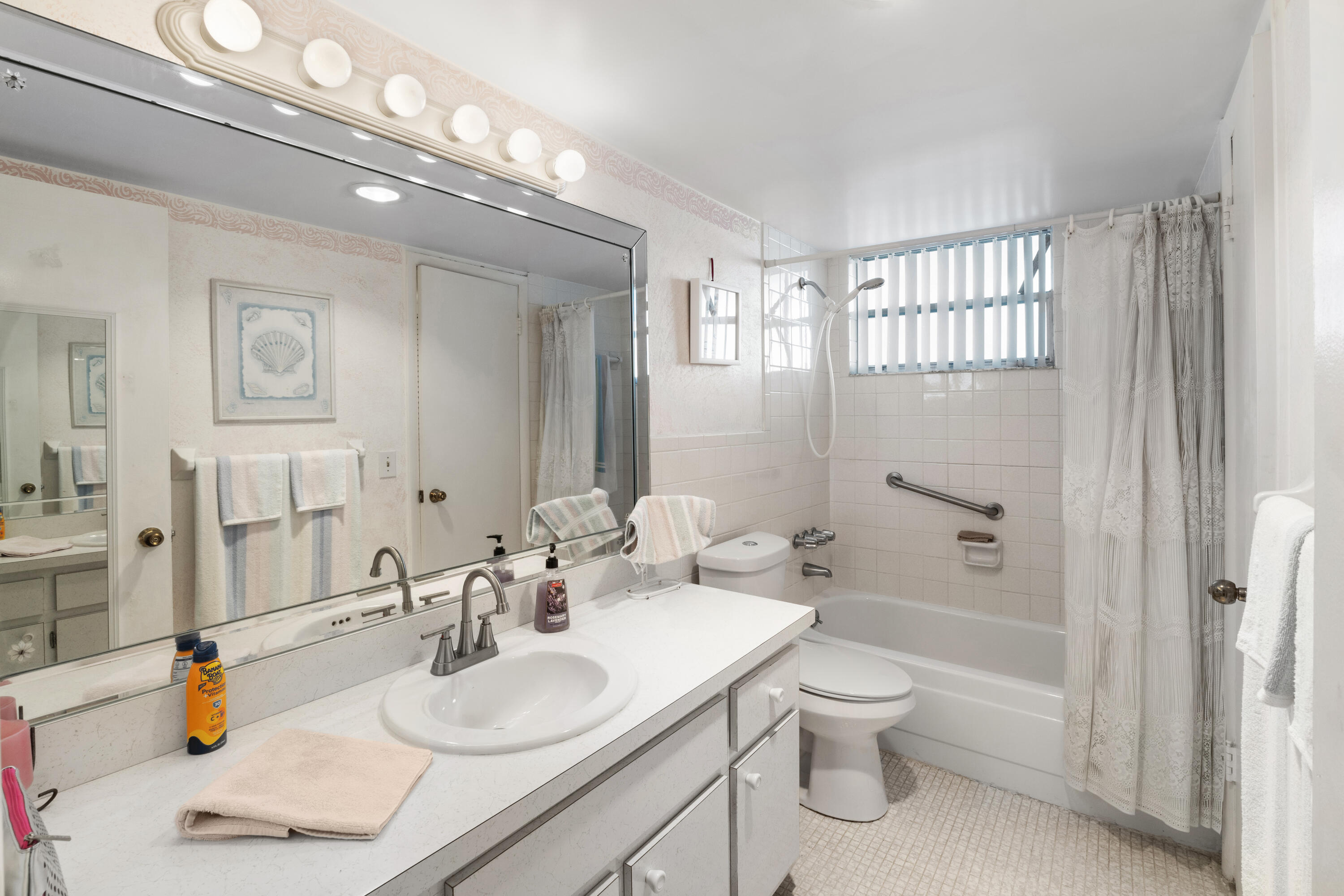 1333 E Hallandale Beach Boulevard Unit: 409