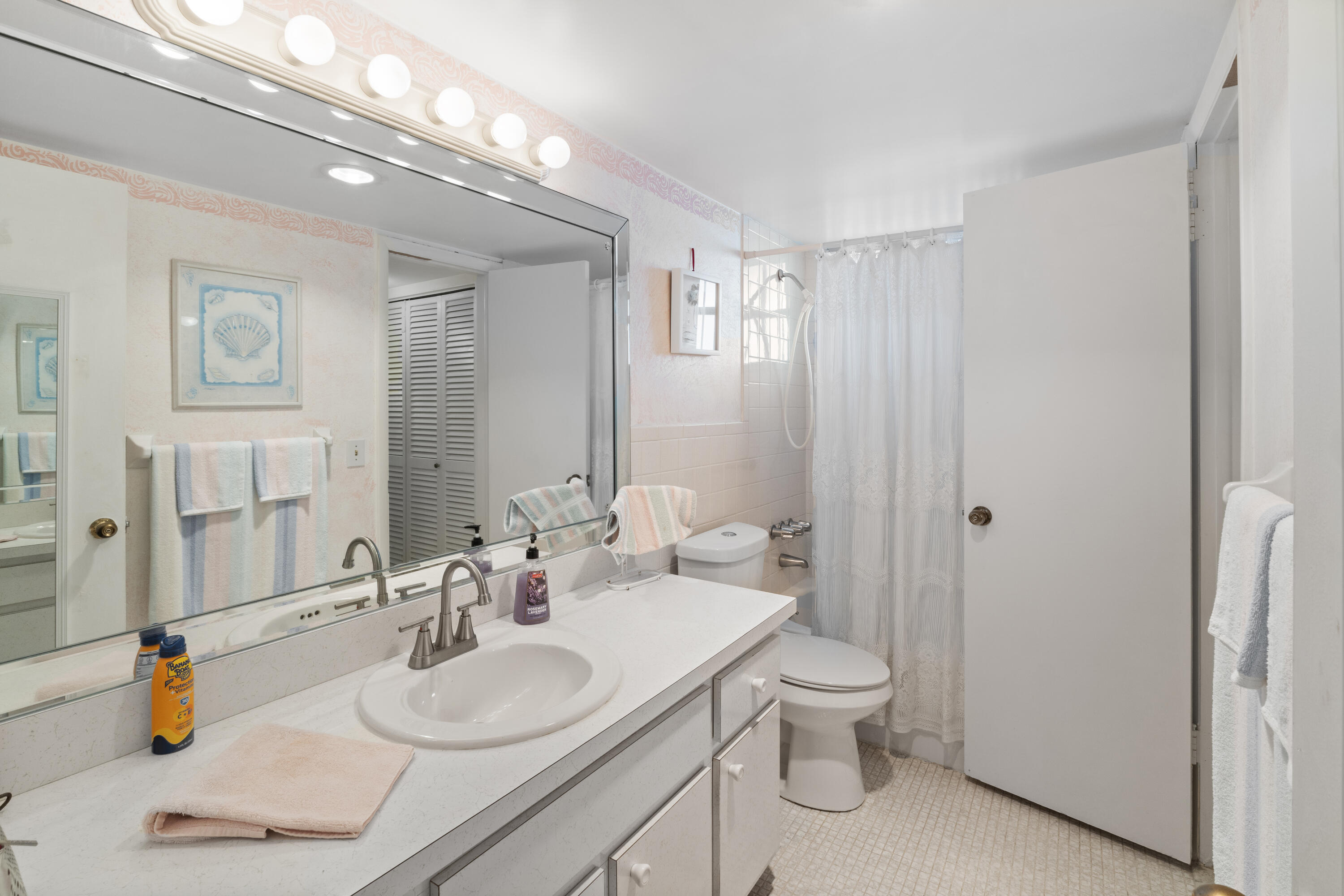 1333 E Hallandale Beach Boulevard Unit: 409