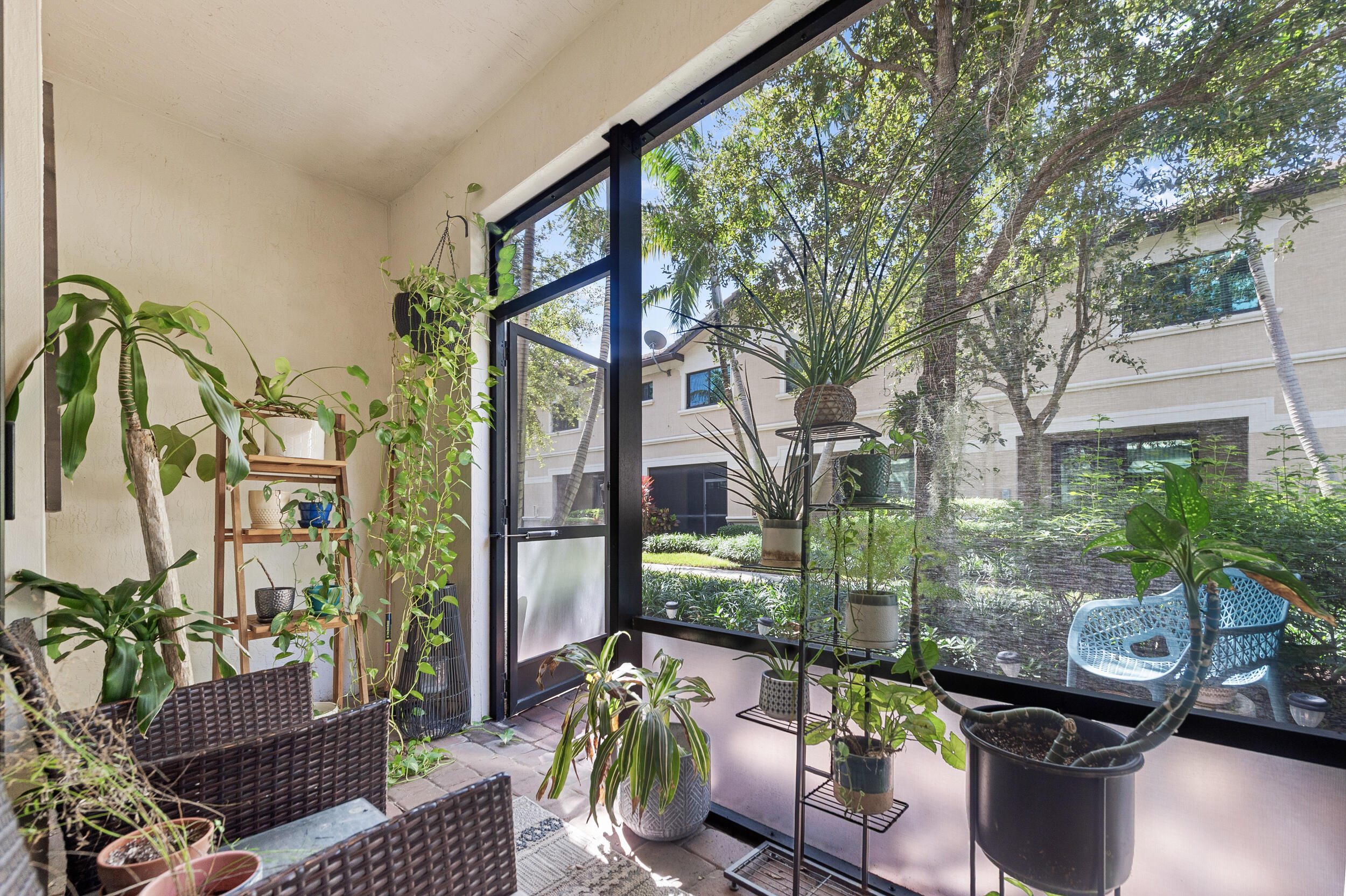 4222 N Dixie Highway 82