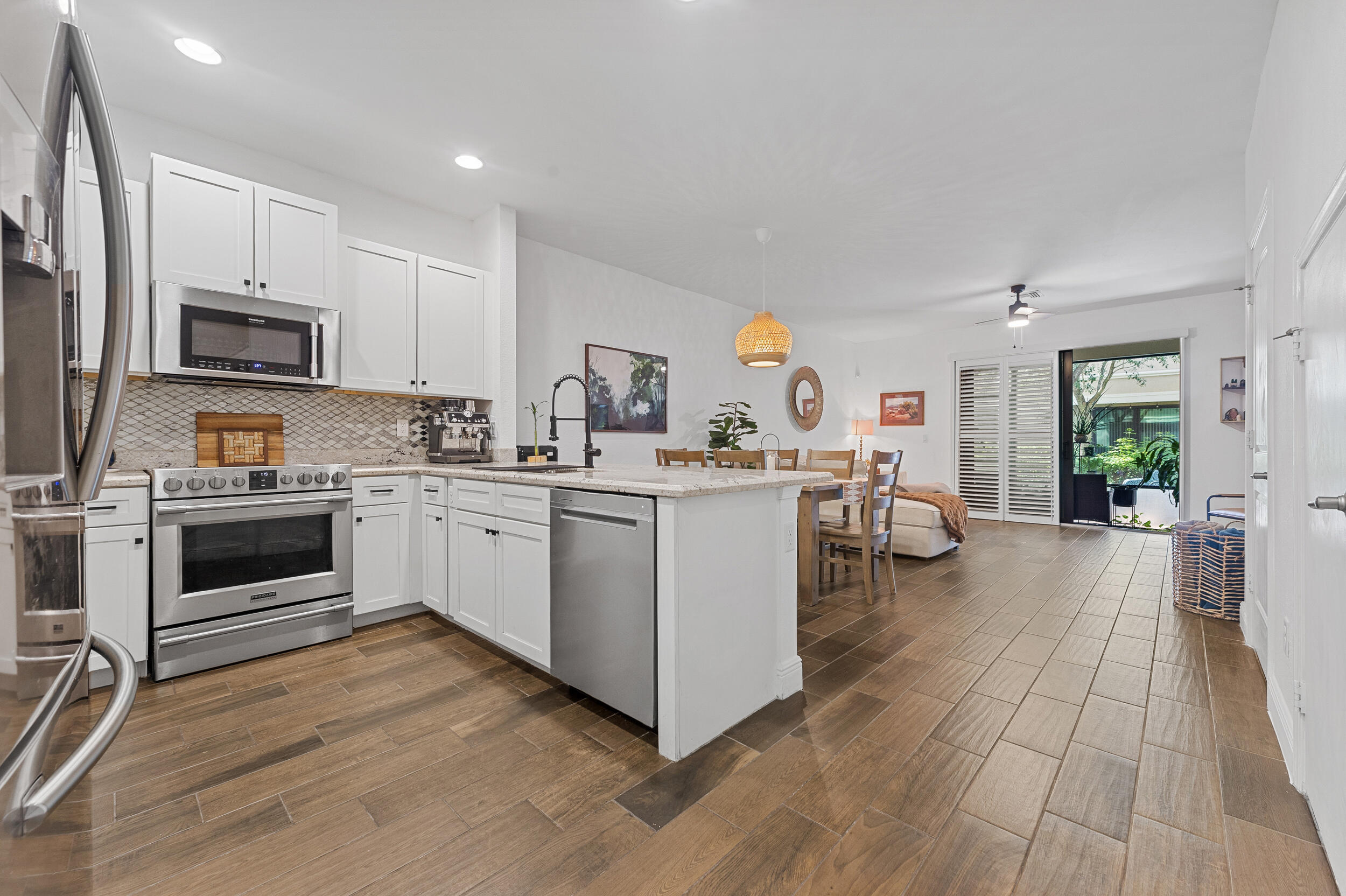 4222 N Dixie Highway 82