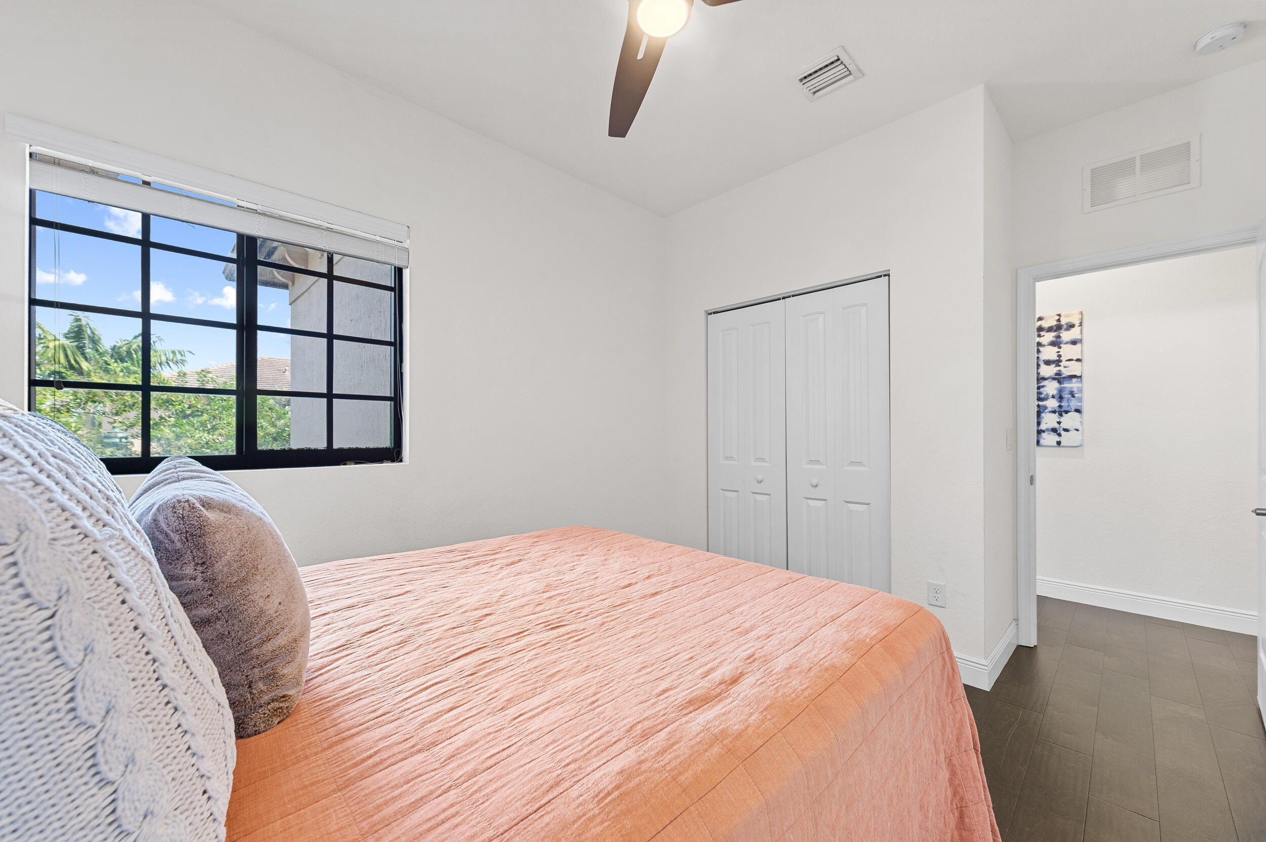 4222 N Dixie Highway 82