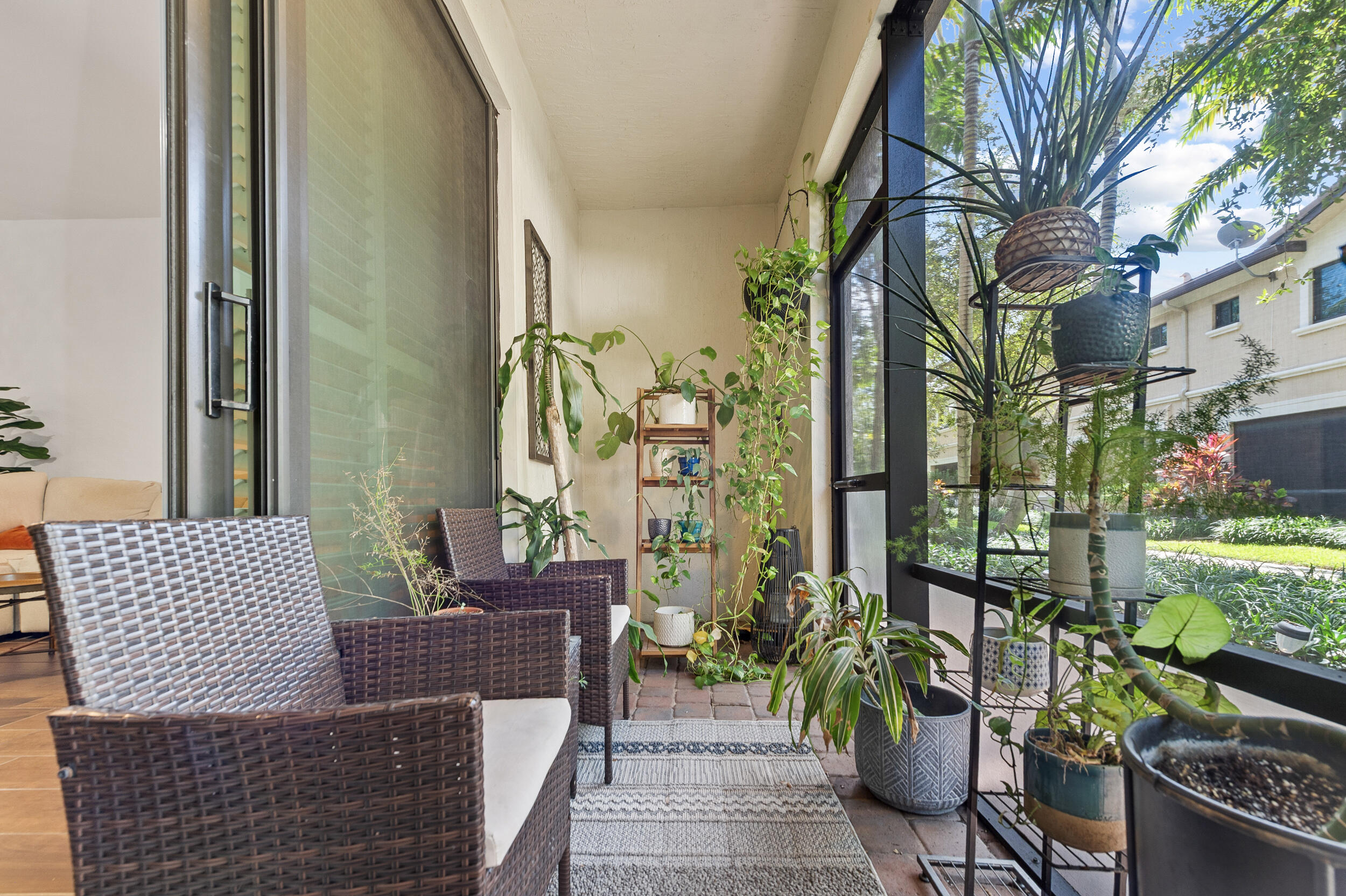 4222 N Dixie Highway 82