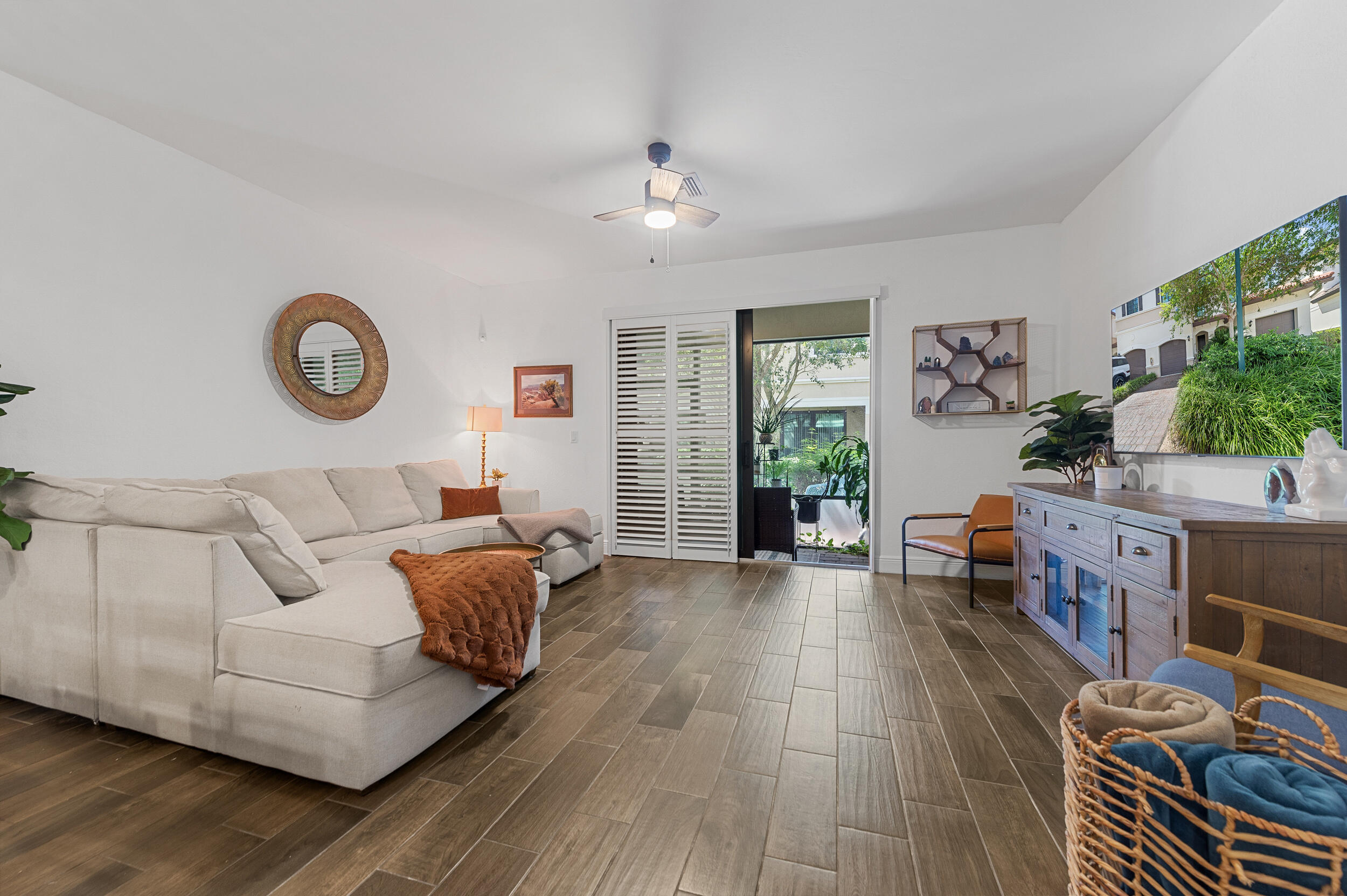 4222 N Dixie Highway 82