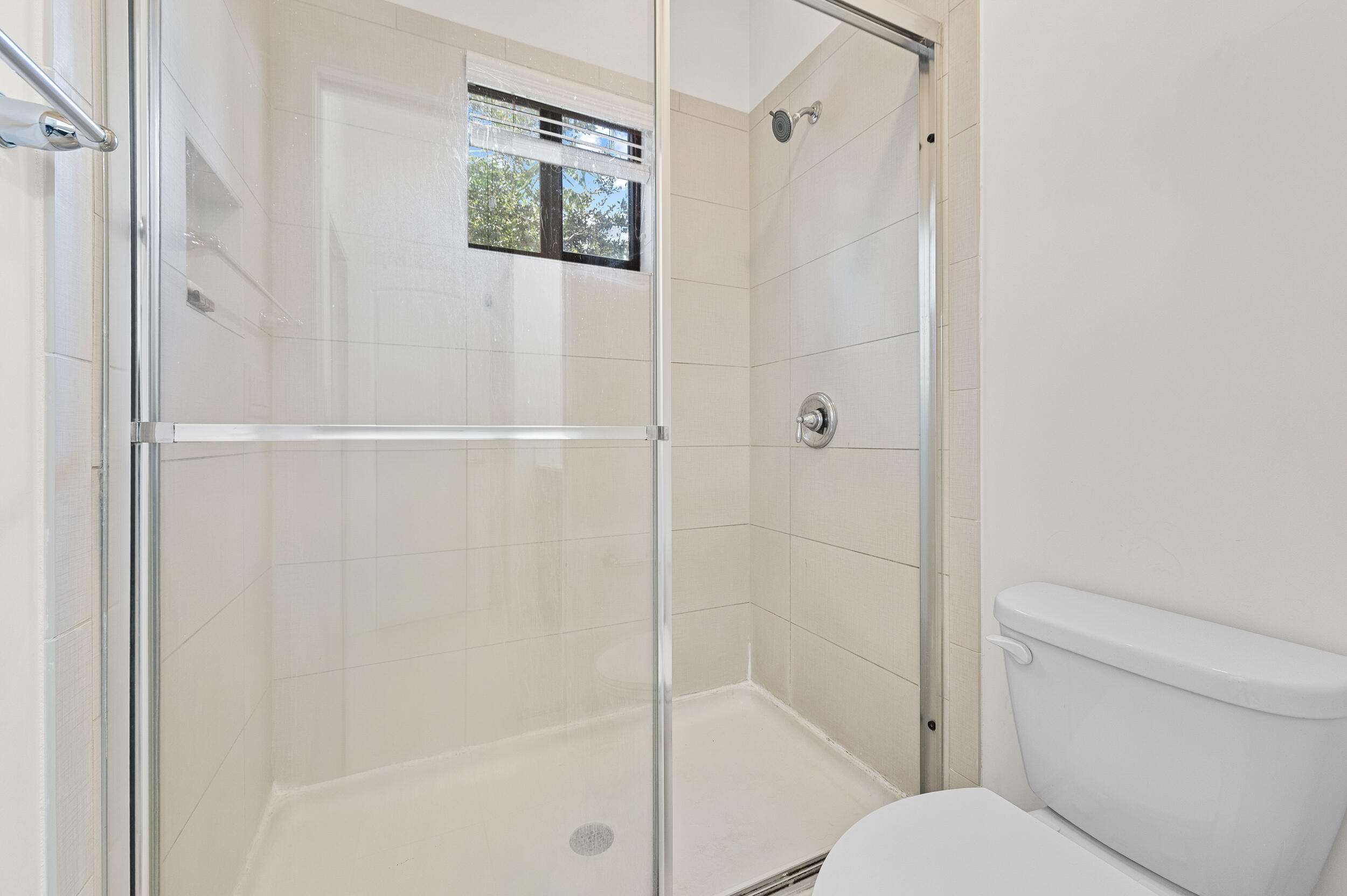 4222 N Dixie Highway 82