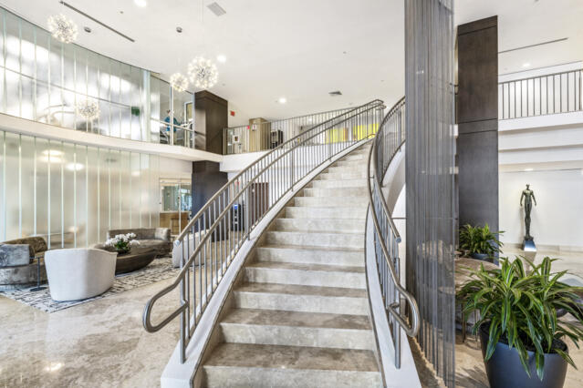 511 SE 5 Avenue 1722