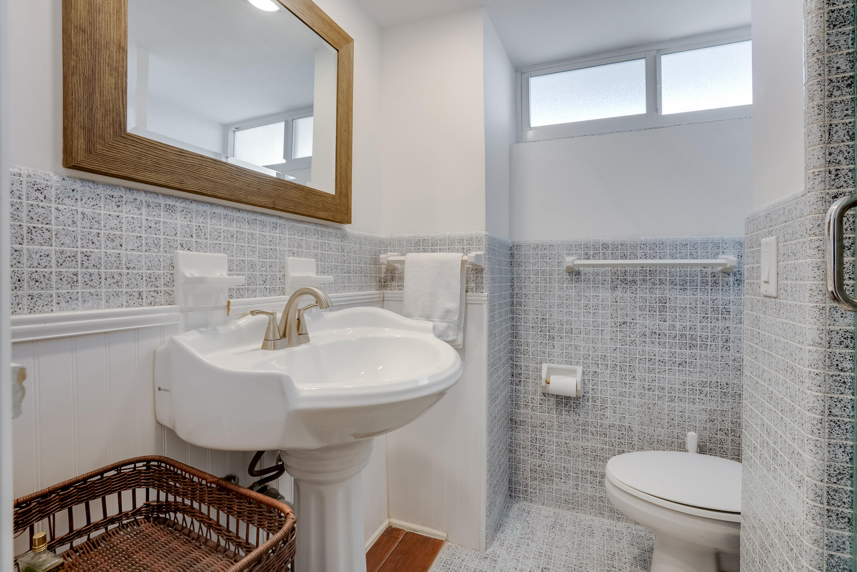 201 N Riverside Drive 402