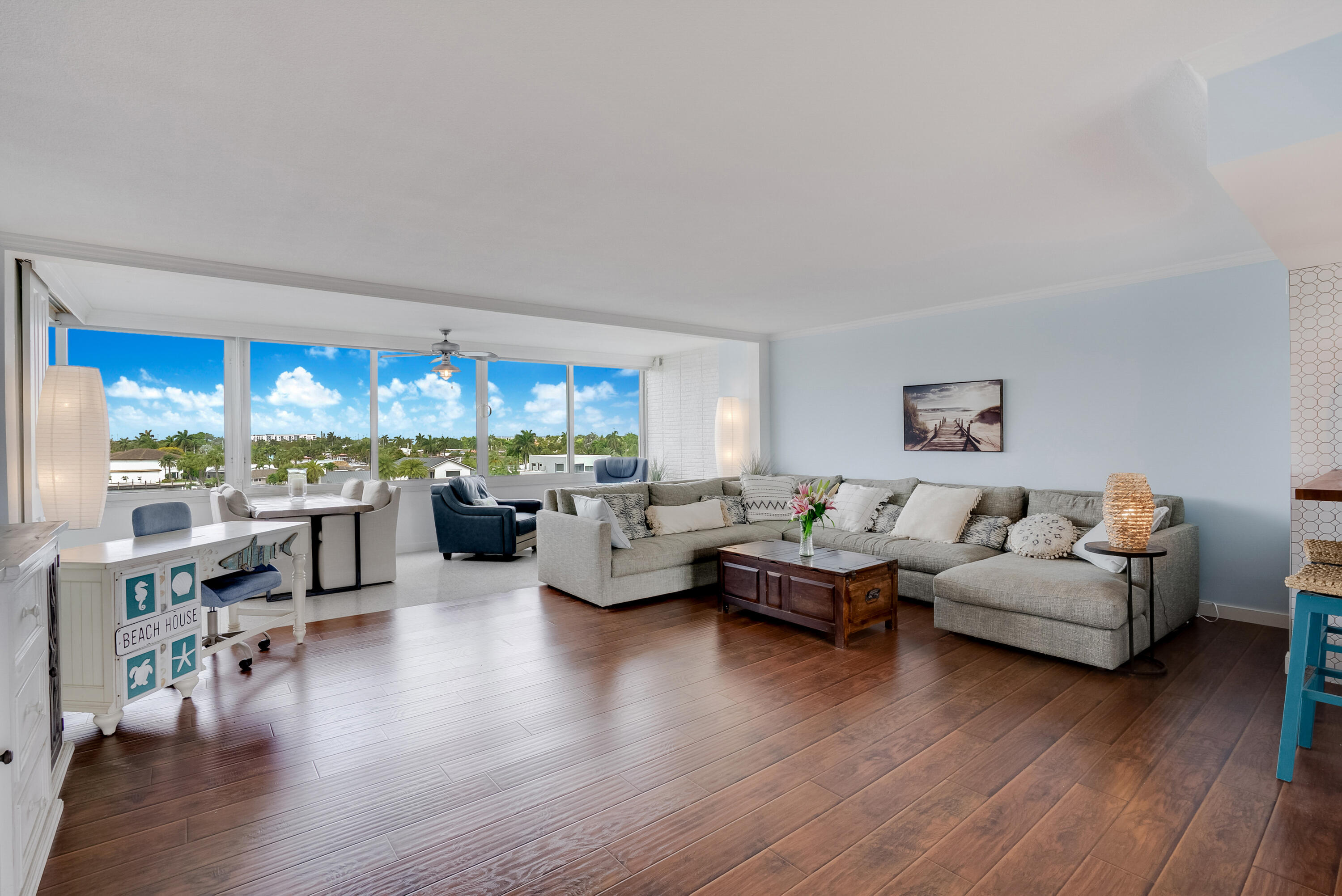 201 N Riverside Drive 402