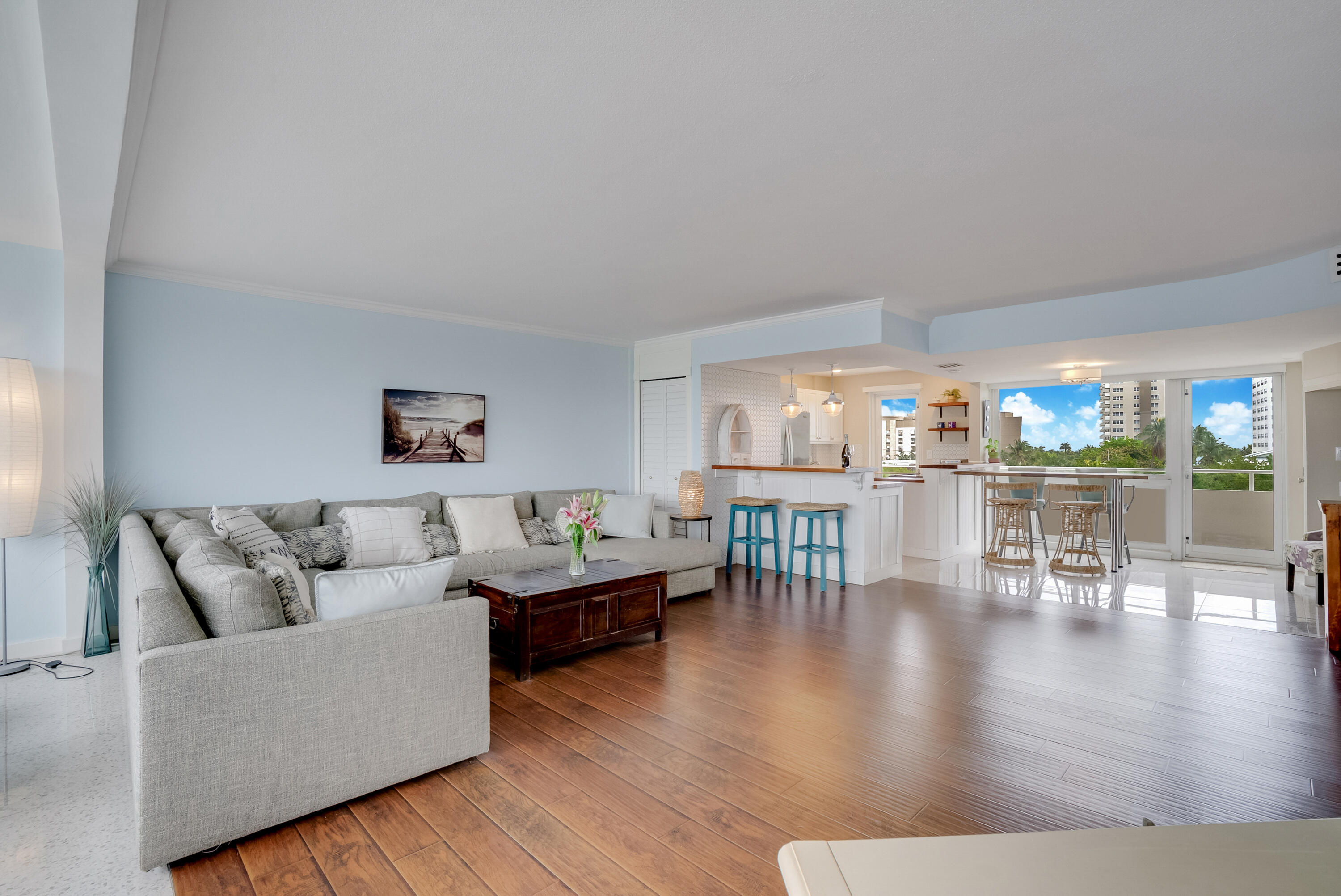 201 N Riverside Drive 402