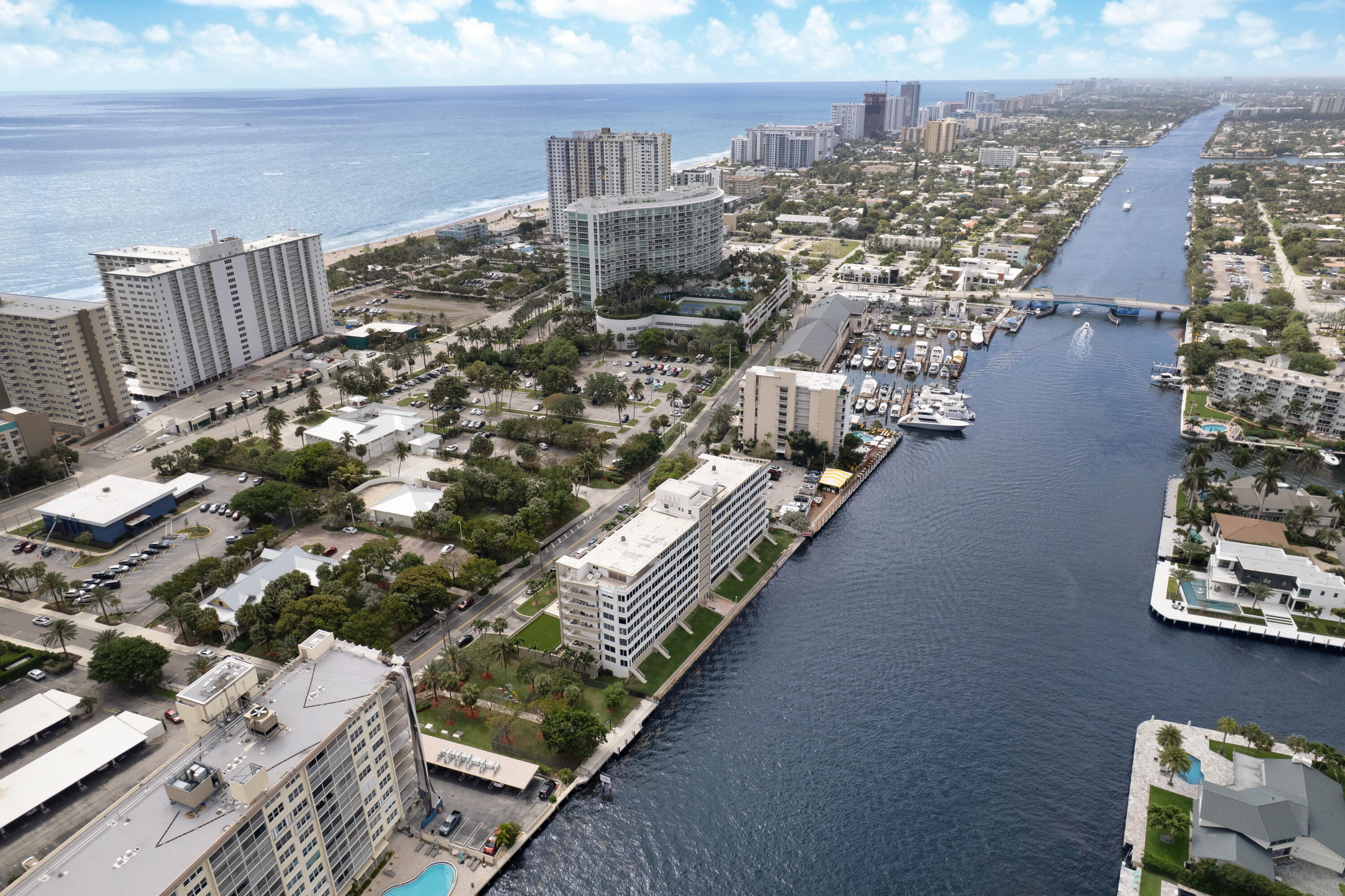 201 N Riverside Drive 402