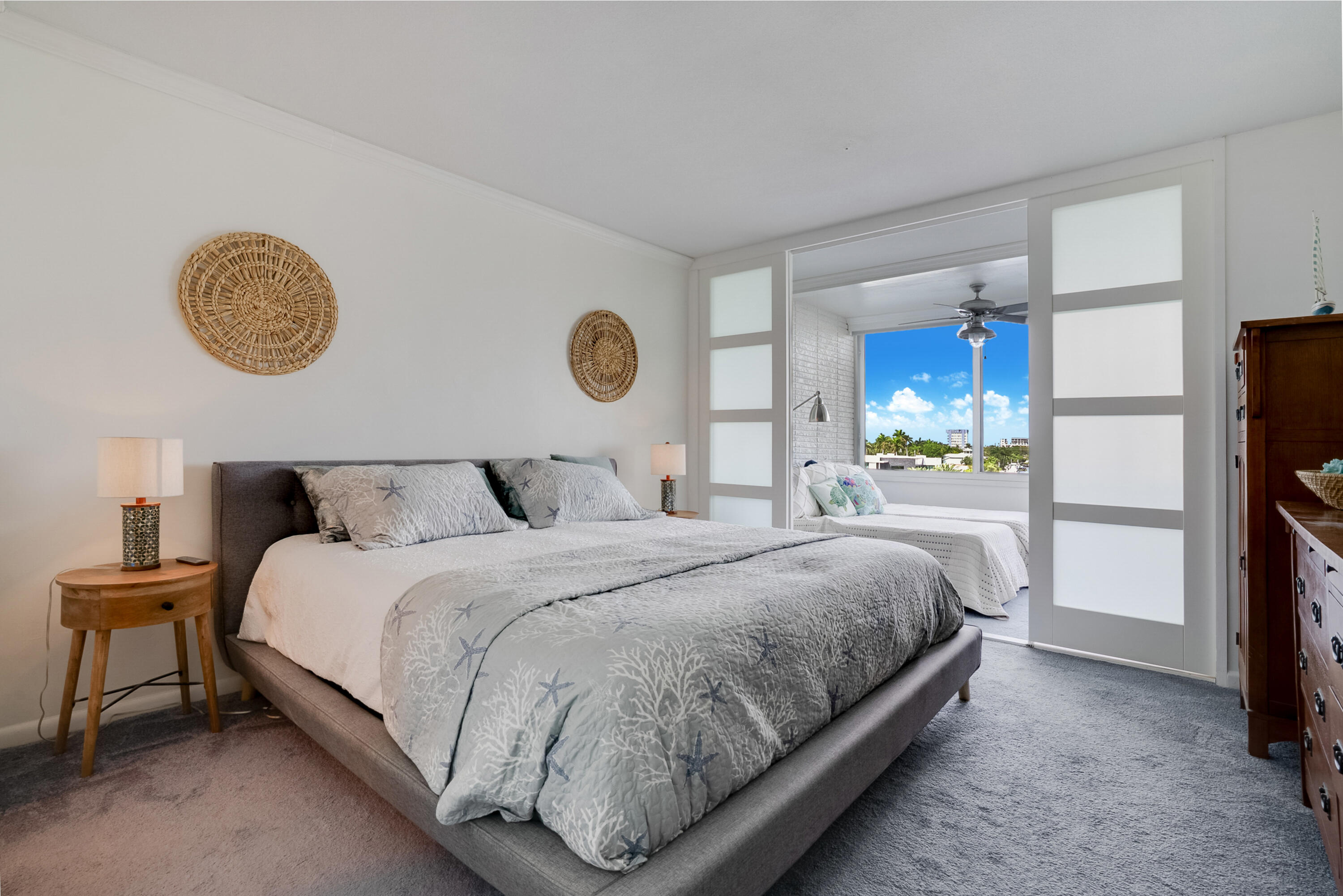 201 N Riverside Drive 402