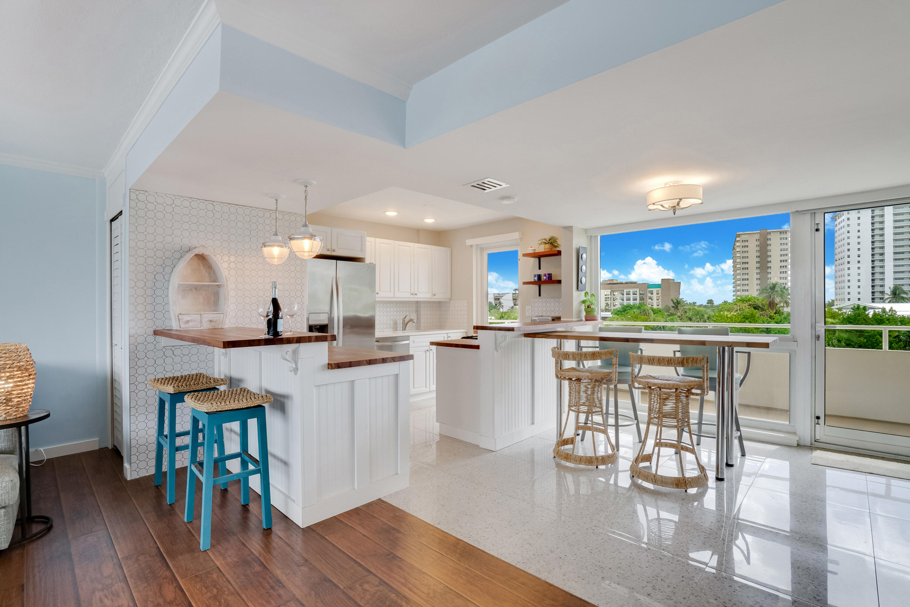 201 N Riverside Drive 402