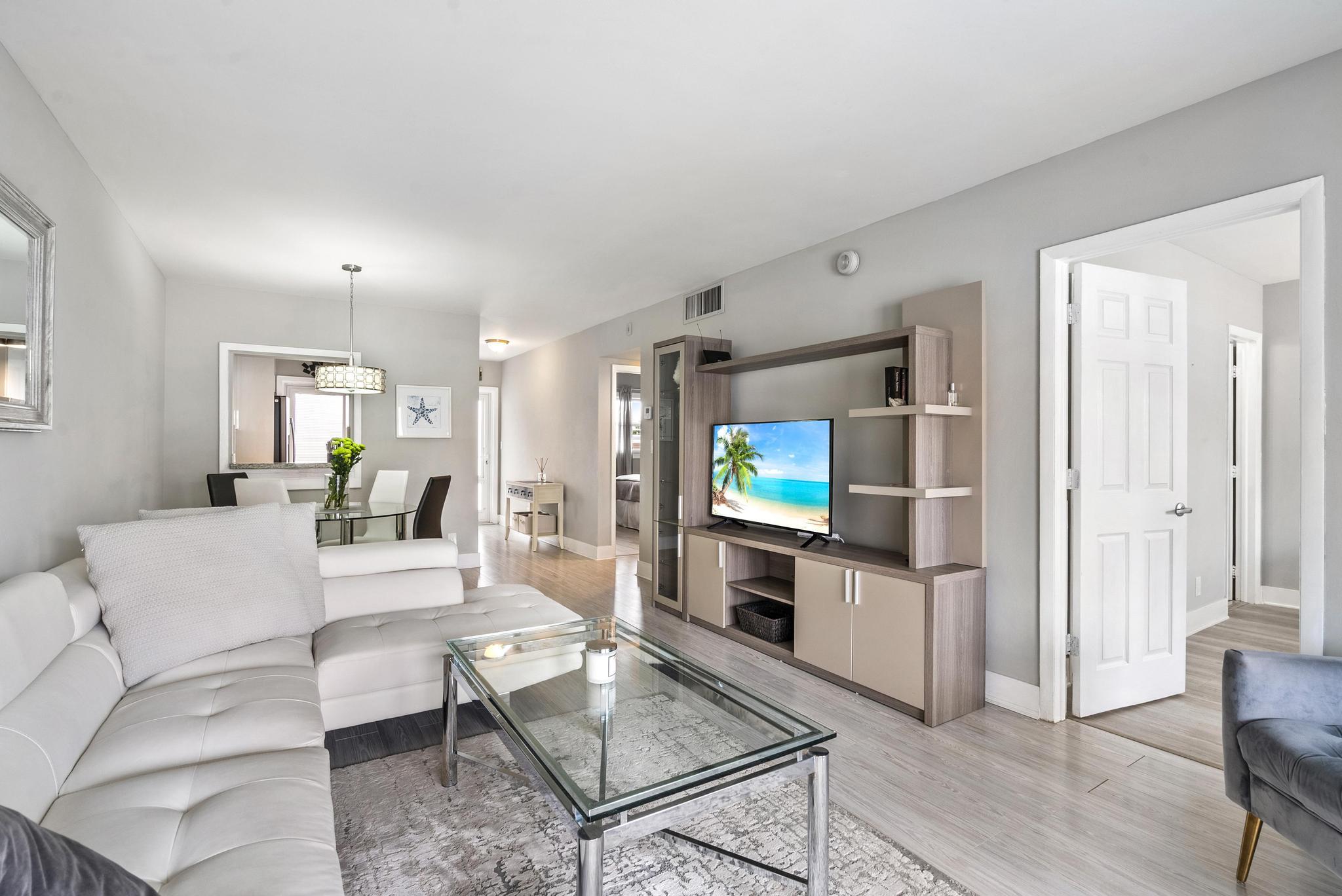 1461 S Ocean Boulevard 304, Lauderdale-By-The-Sea Unit: 304