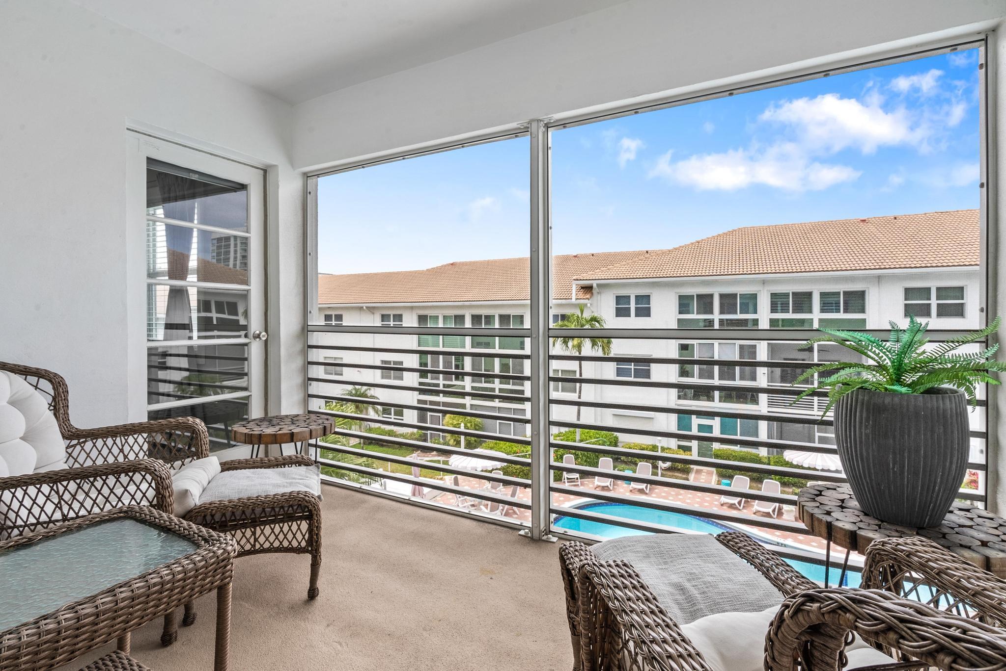 1461 S Ocean Boulevard 304, Lauderdale-By-The-Sea Unit: 304