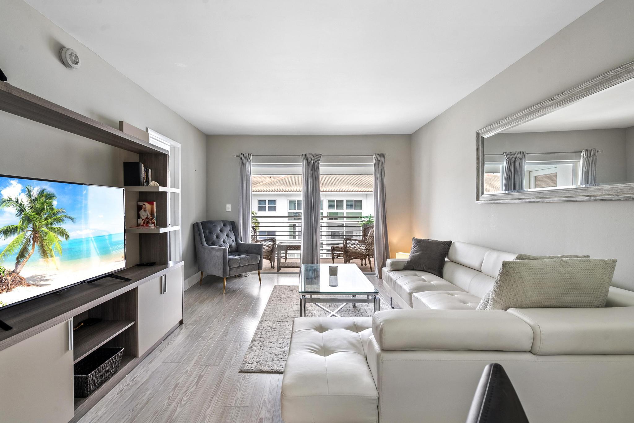 1461 S Ocean Boulevard 304, Lauderdale-By-The-Sea Unit: 304