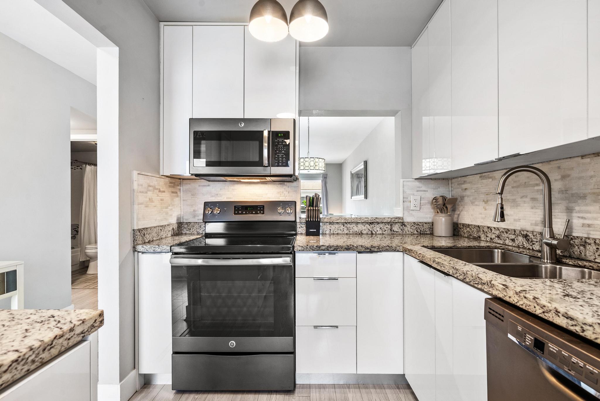 1461 S Ocean Boulevard 304, Lauderdale-By-The-Sea Unit: 304