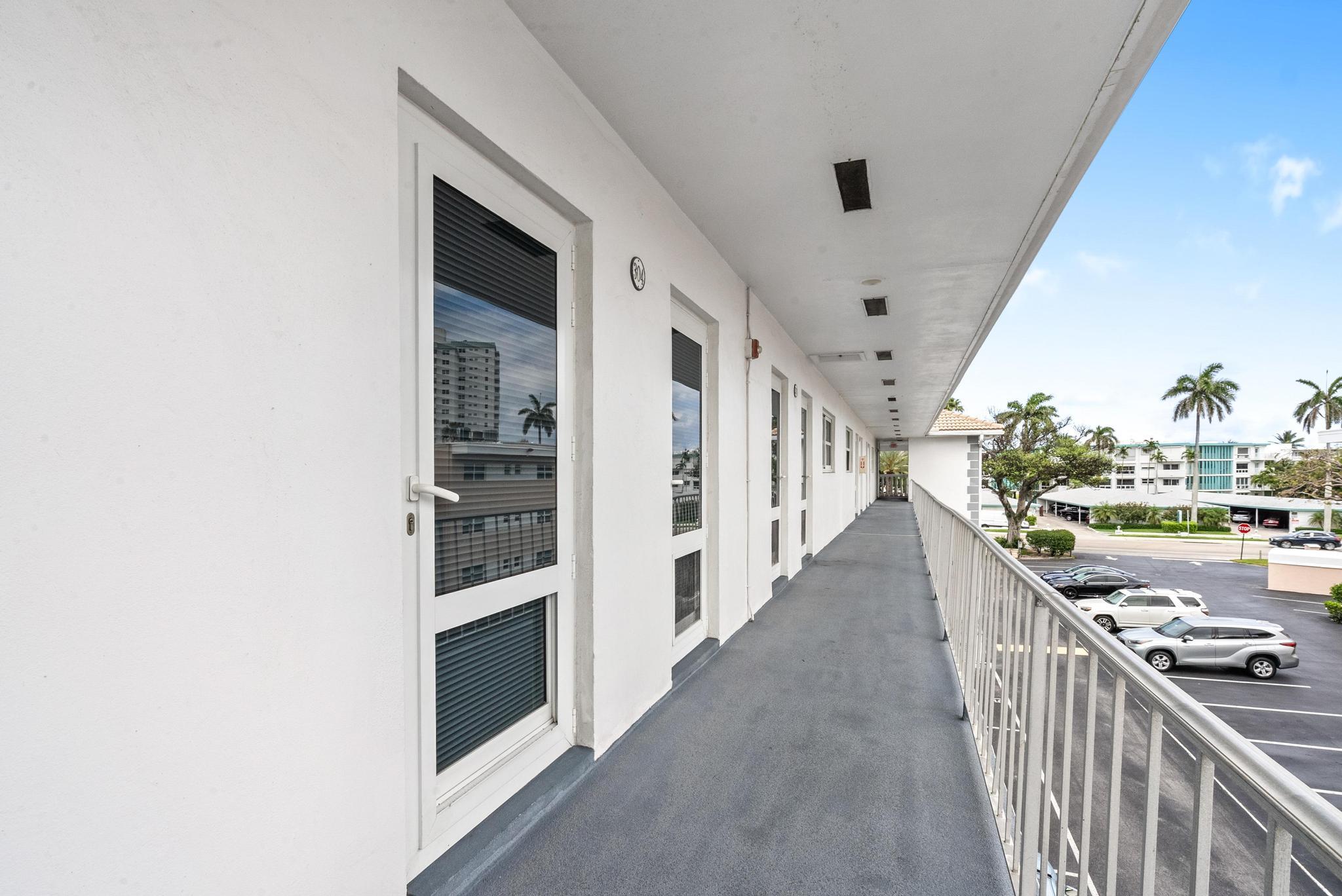 1461 S Ocean Boulevard 304, Lauderdale-By-The-Sea Unit: 304