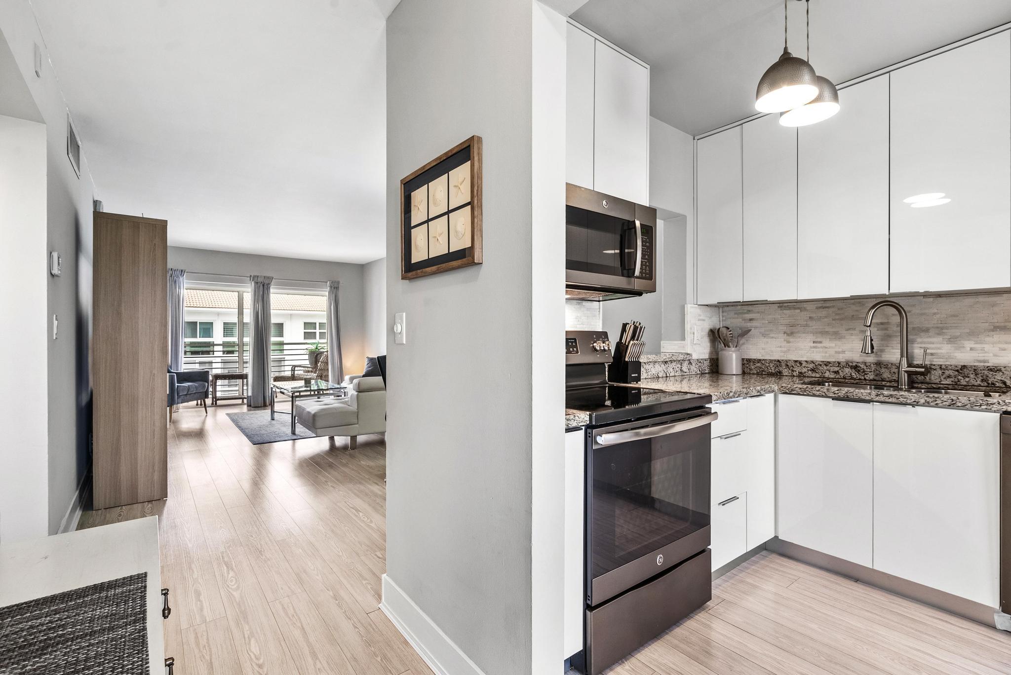 1461 S Ocean Boulevard 304, Lauderdale-By-The-Sea Unit: 304