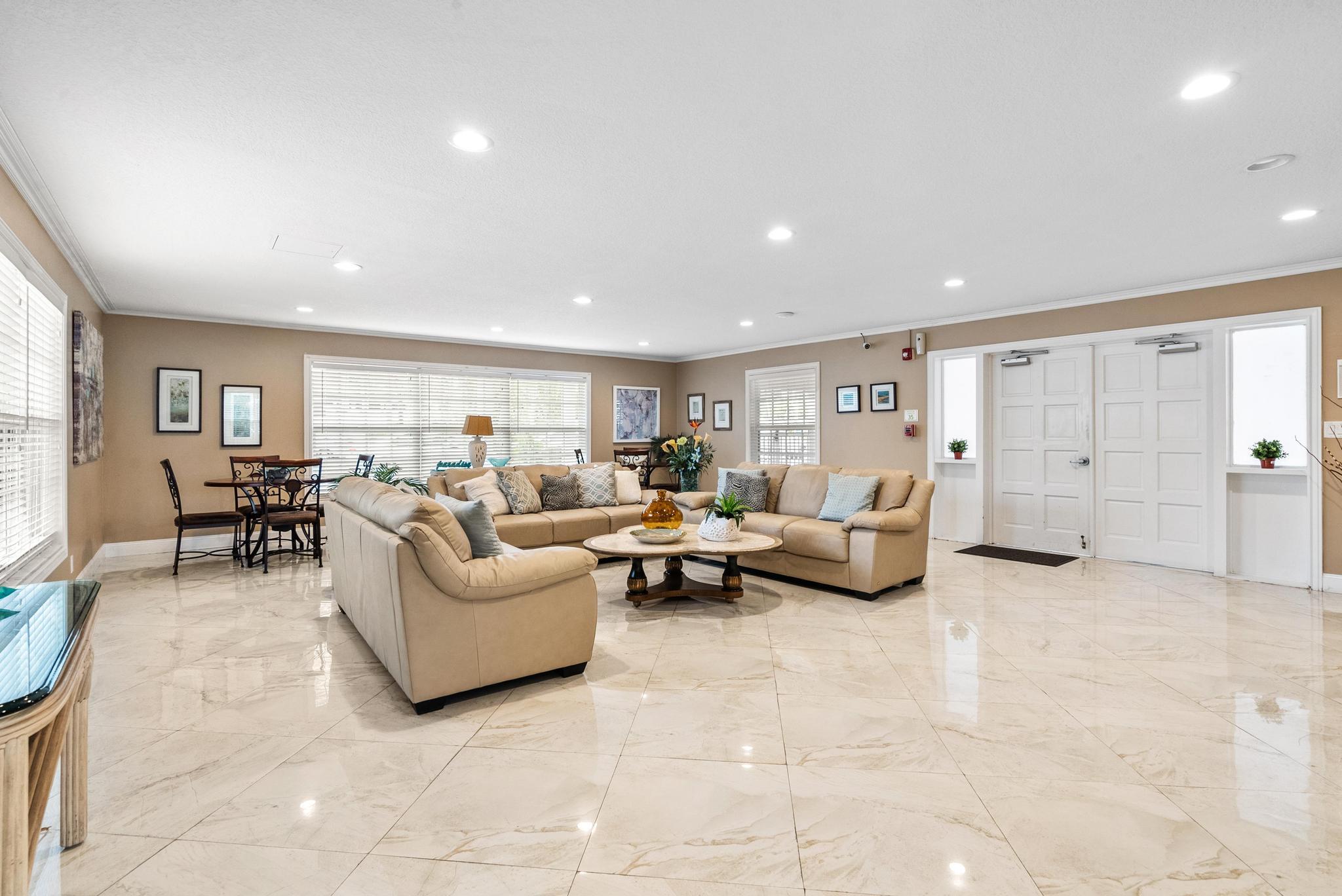 1461 S Ocean Boulevard 304, Lauderdale-By-The-Sea Unit: 304