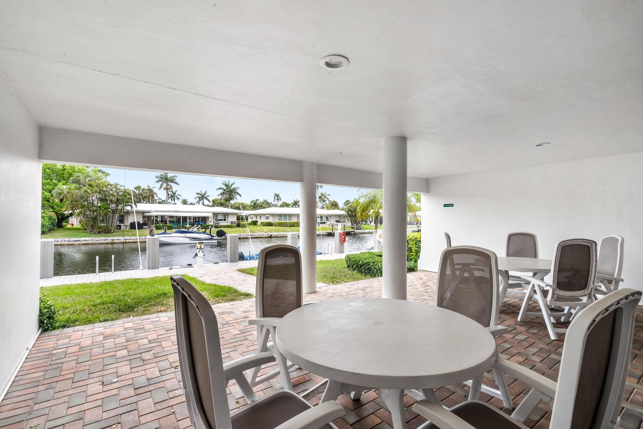 1461 S Ocean Boulevard 304, Lauderdale-By-The-Sea Unit: 304