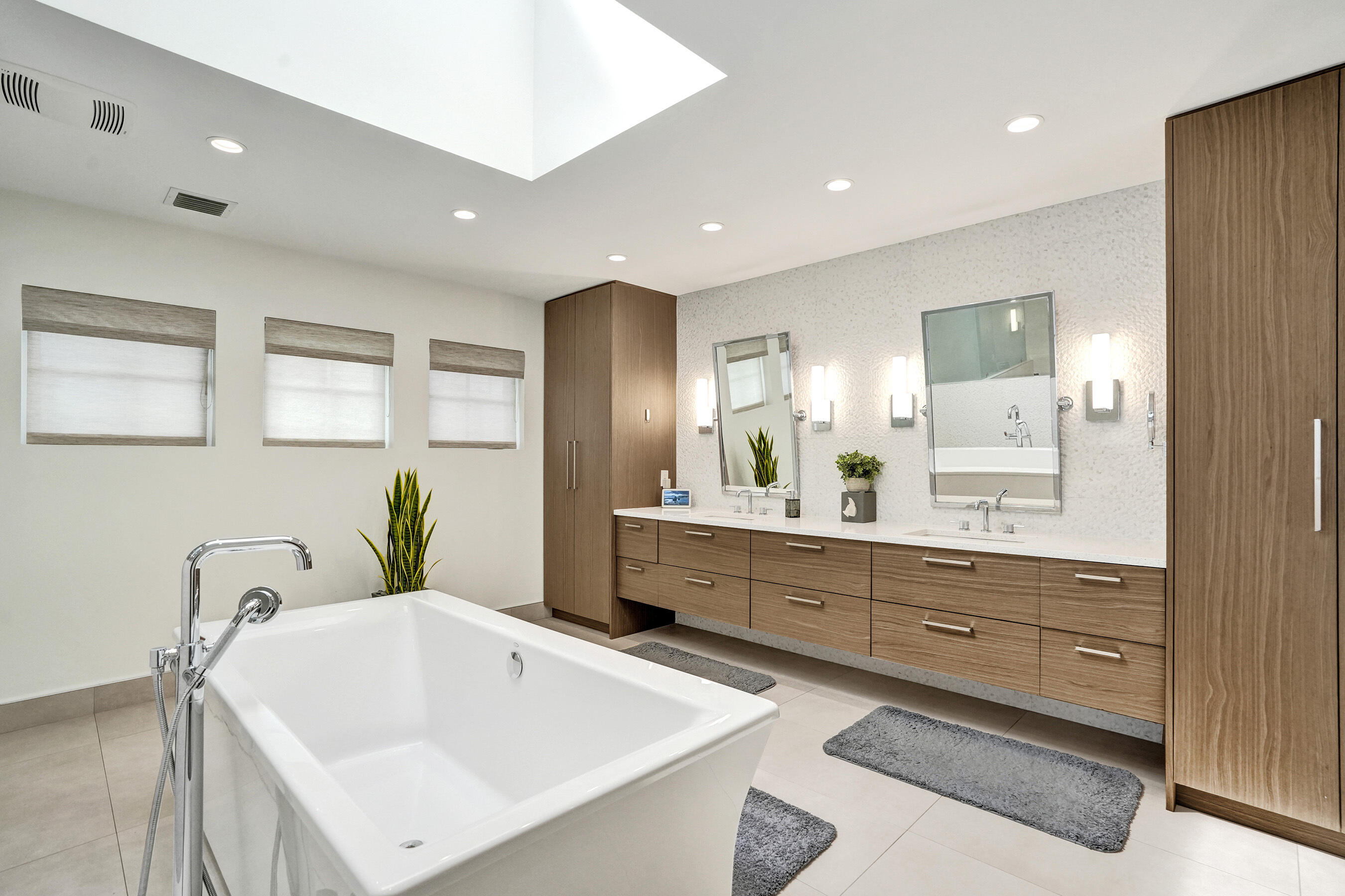 738 Middle River Drive