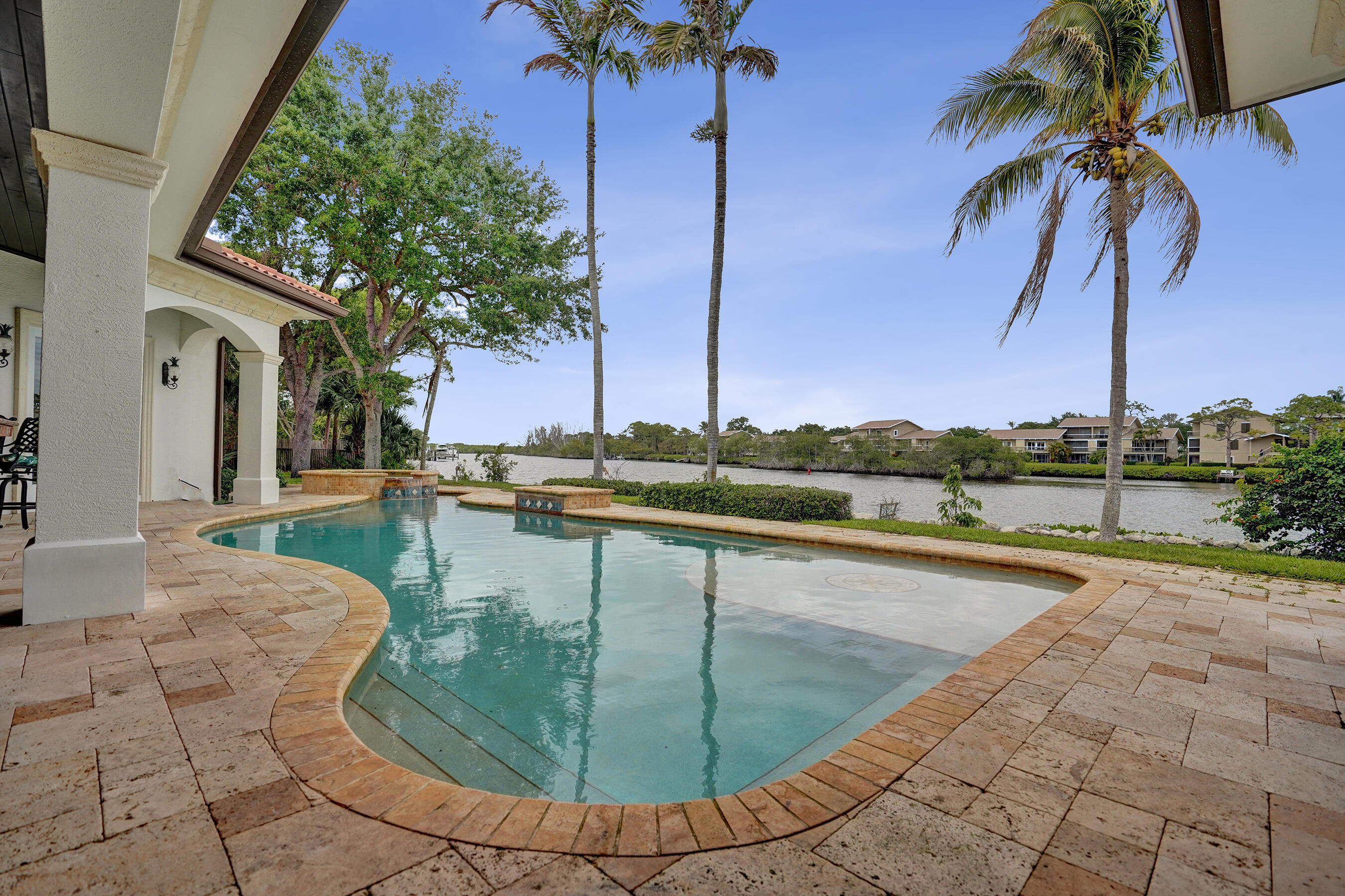 18669 SE Palm Island Lane