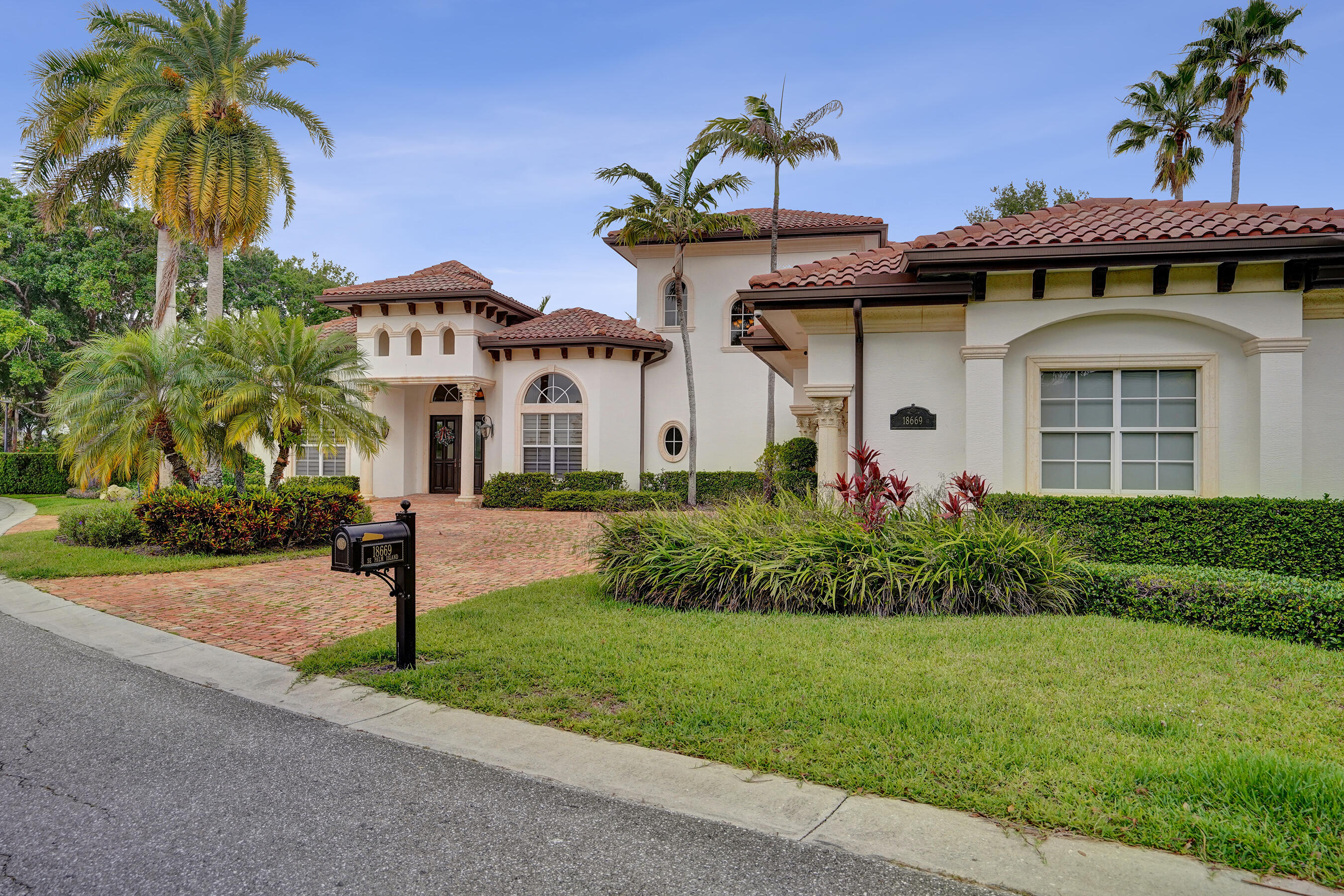 18669 SE Palm Island Lane