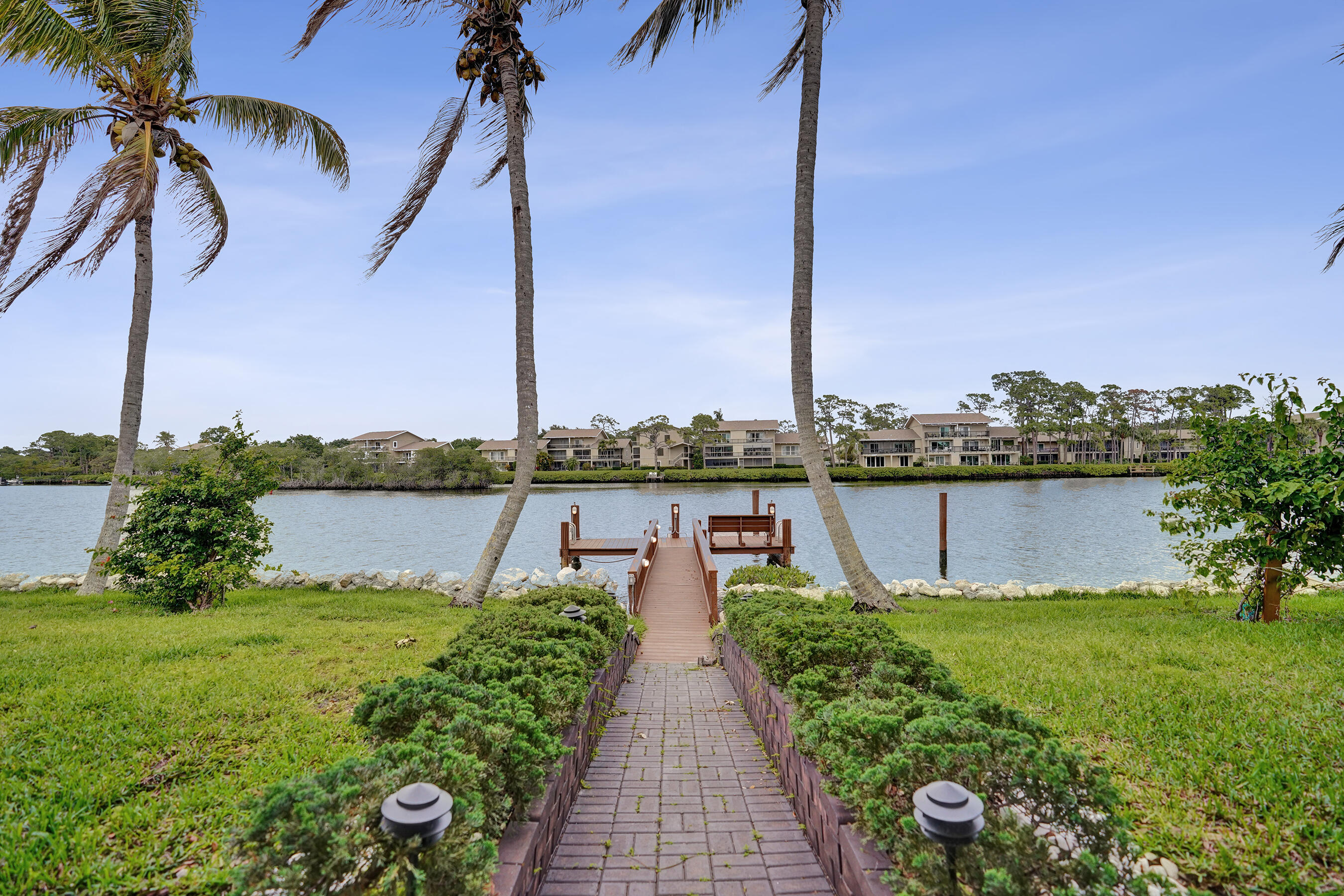 18669 SE Palm Island Lane