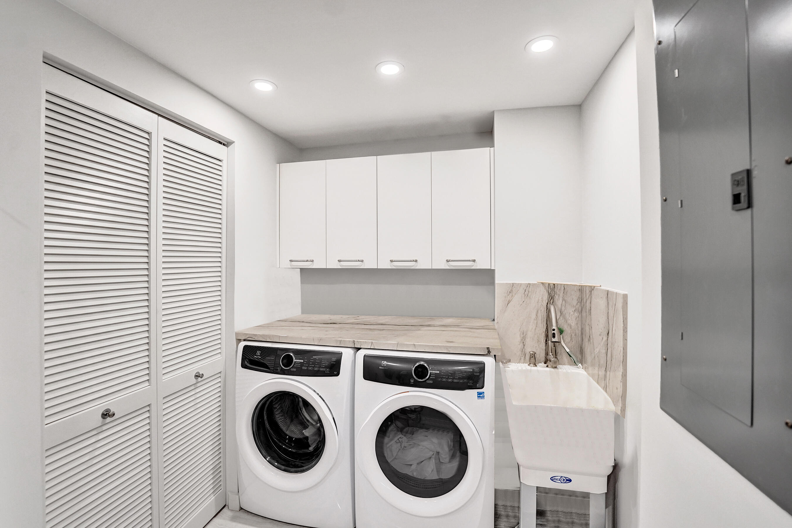 2845 NE 9th Street Ph5