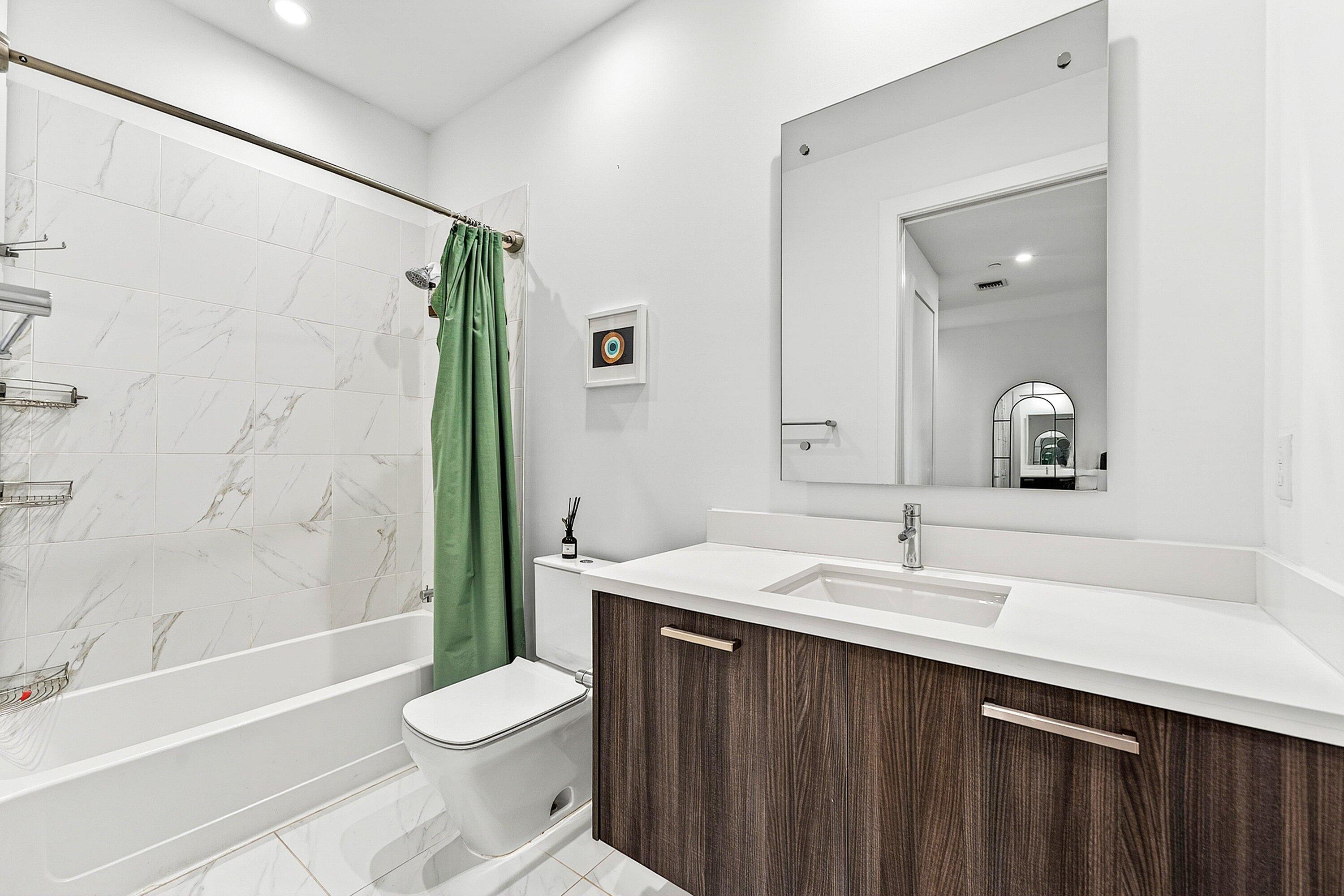 1034 NE 18th Avenue 102