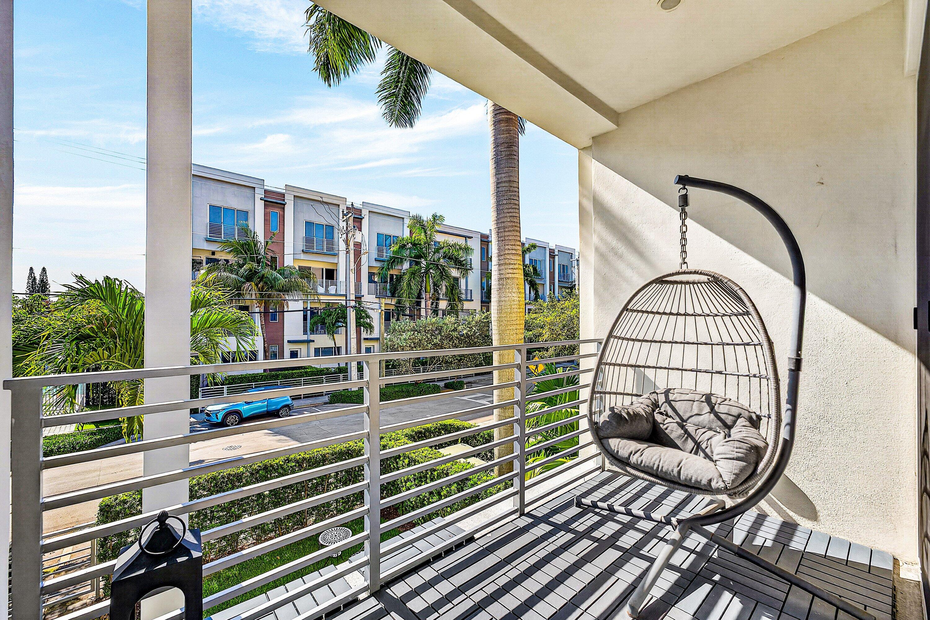 1034 NE 18th Avenue 102