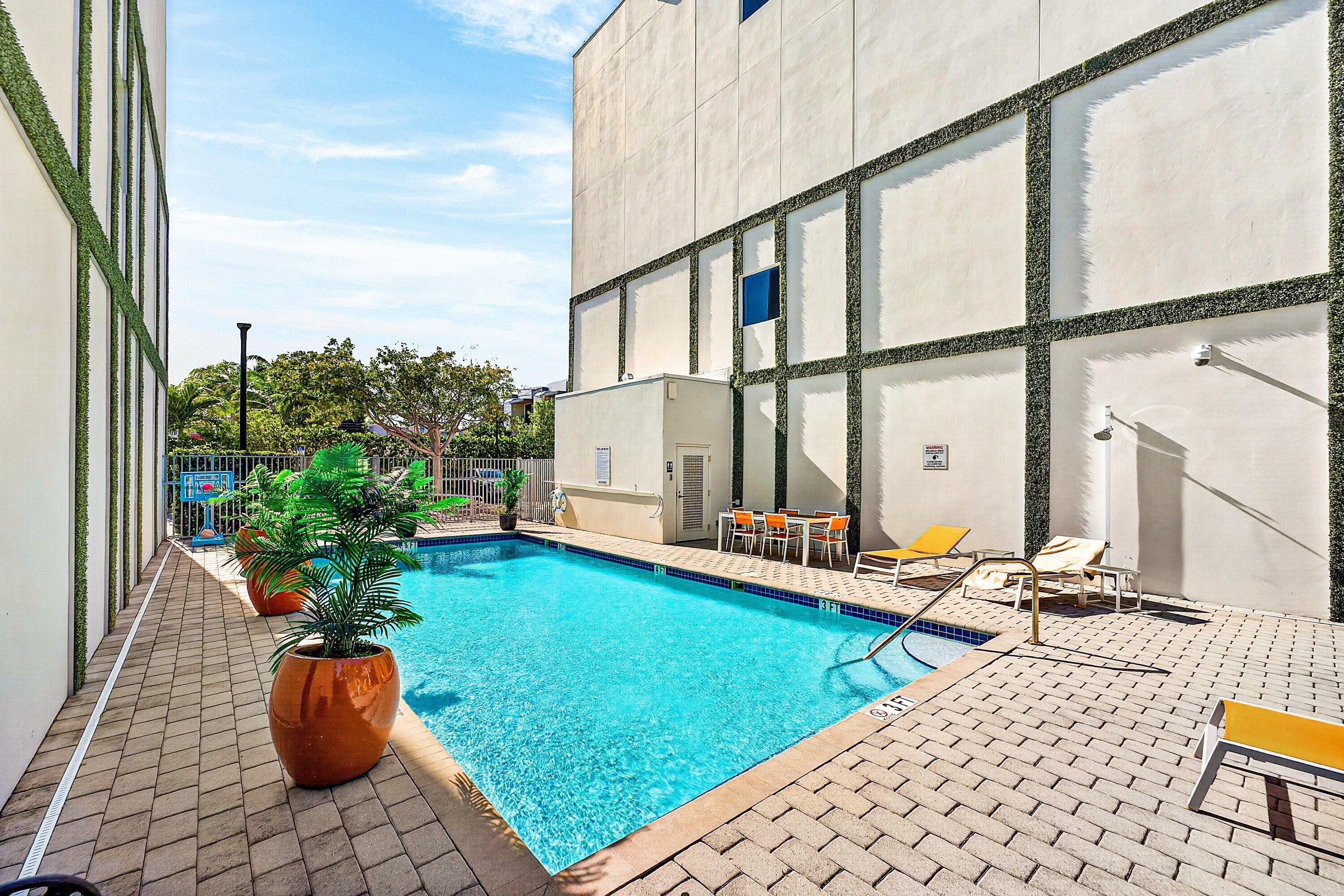 1034 NE 18th Avenue 102