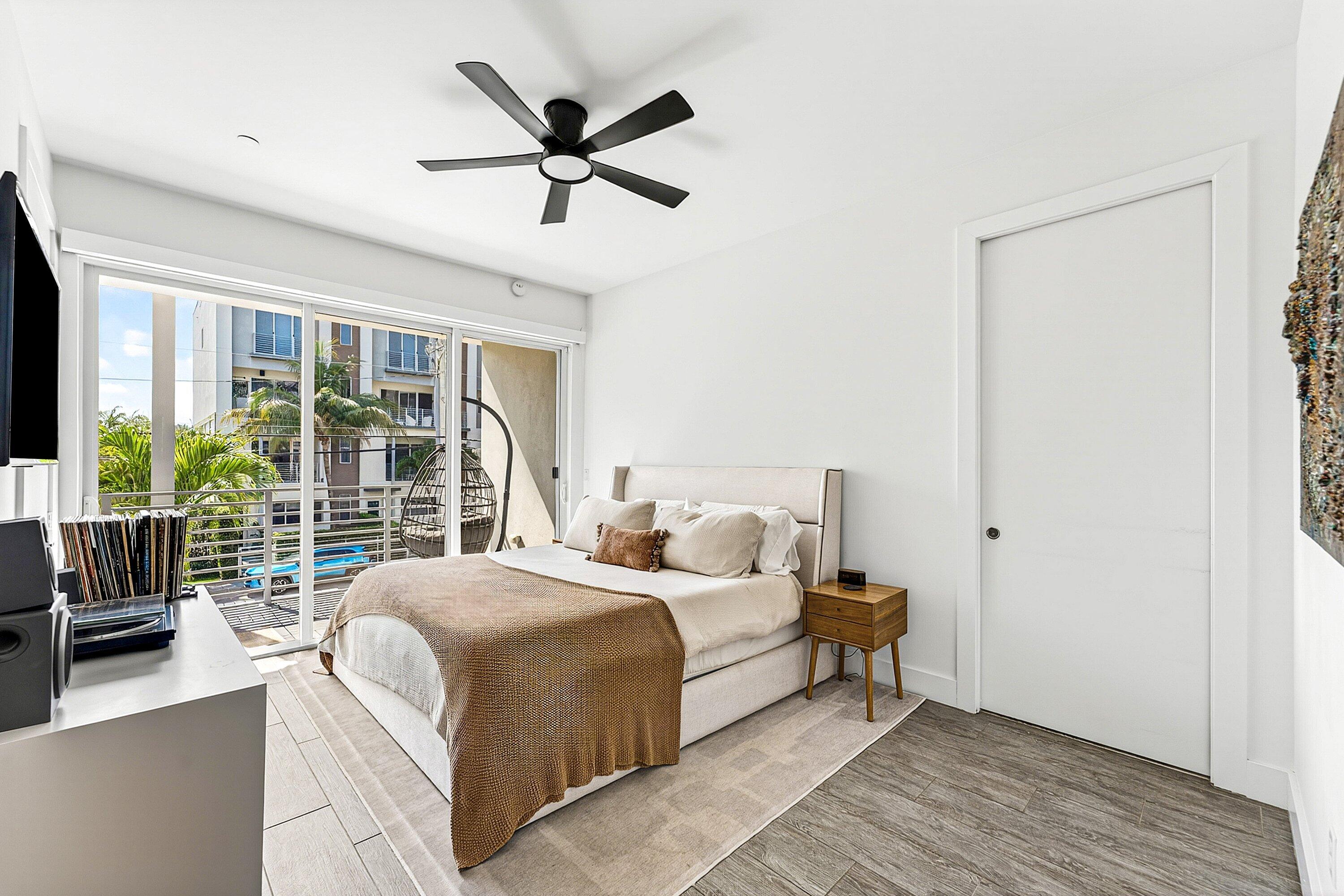 1034 NE 18th Avenue 102