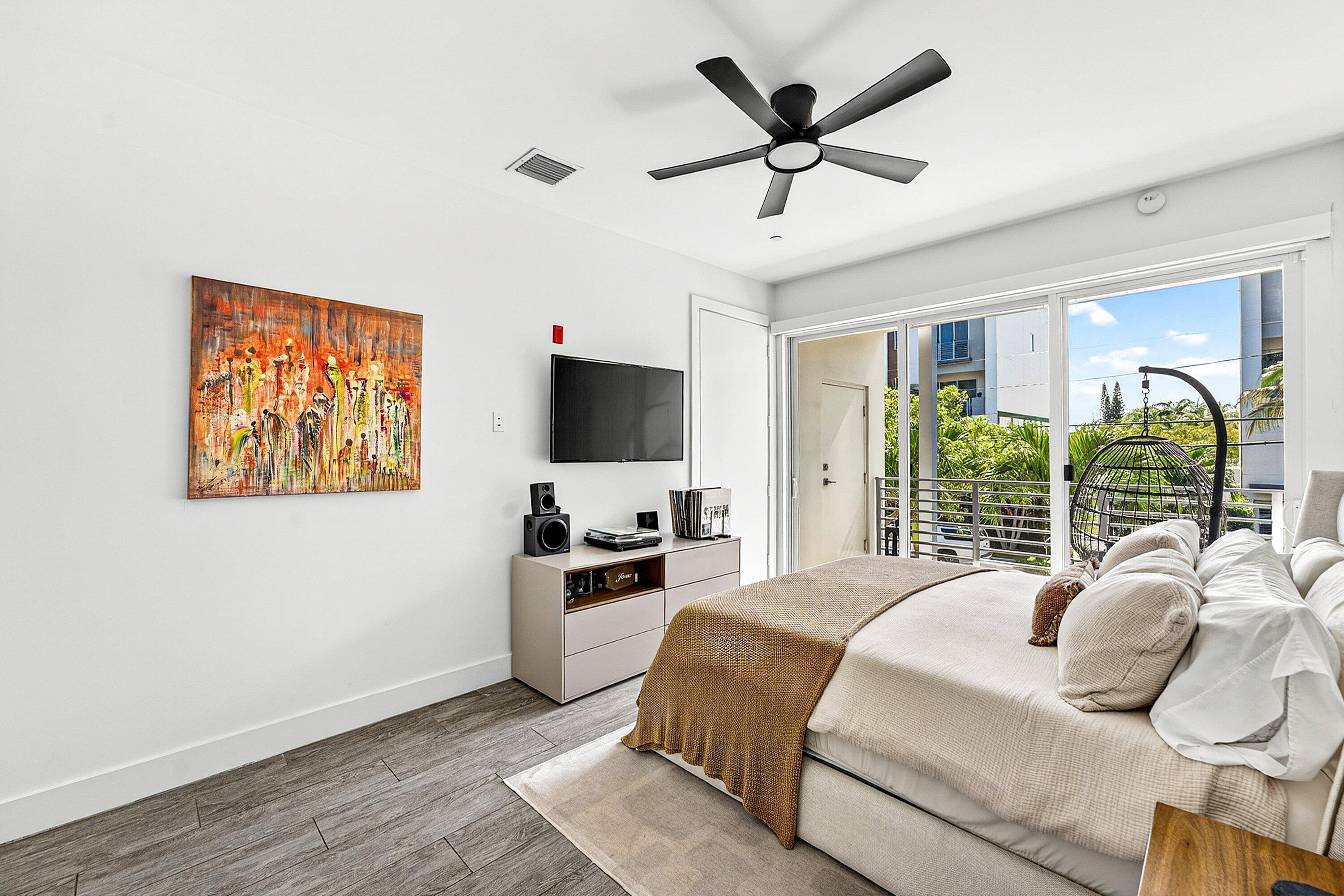 1034 NE 18th Avenue 102