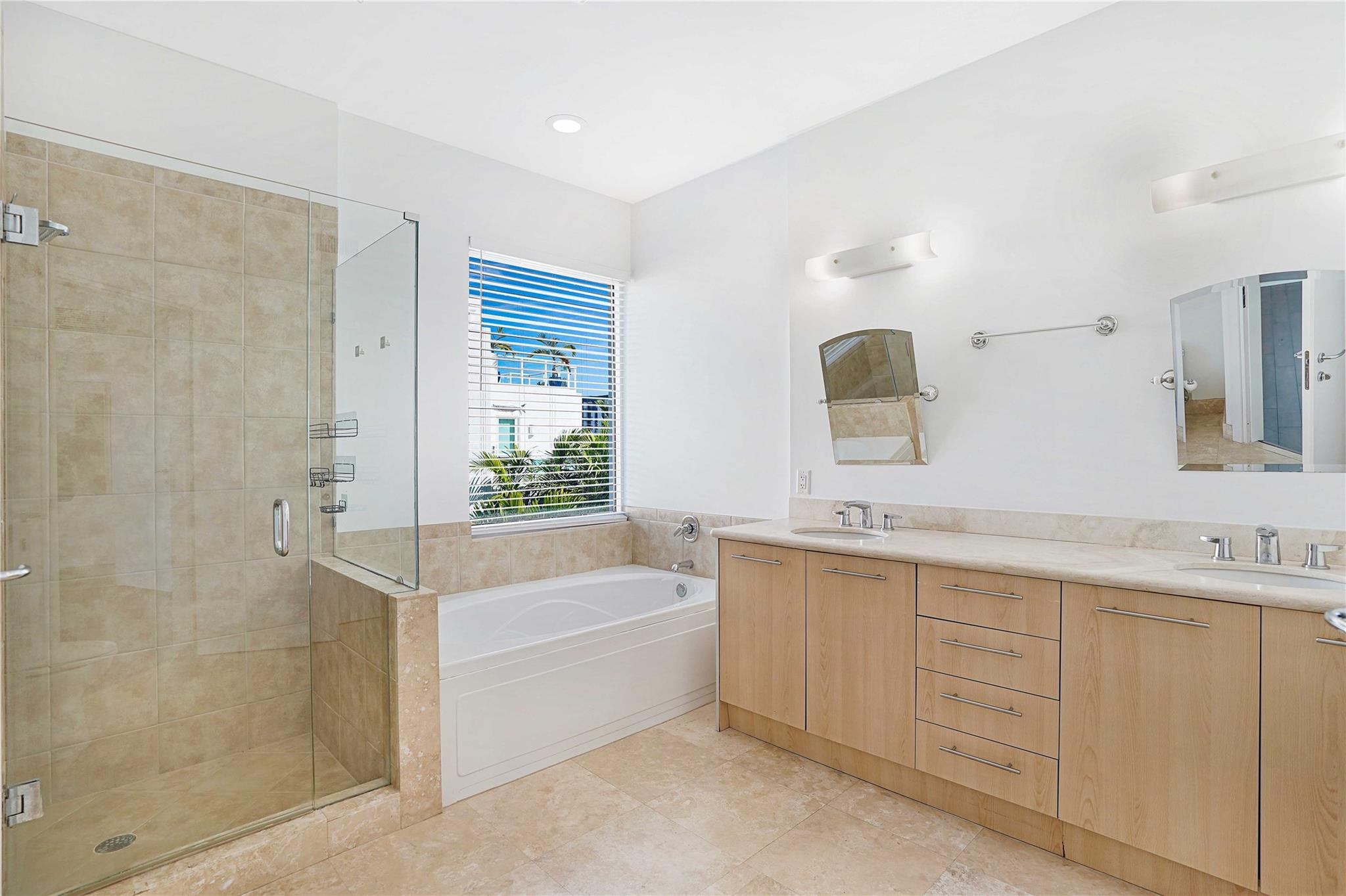 741 NE 4th Avenue 741