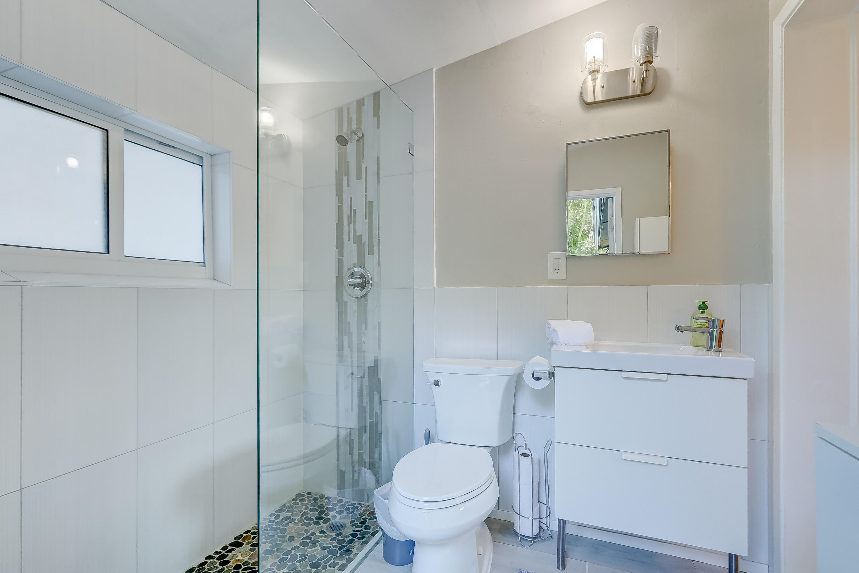 1100 NE 18th Court 1-8