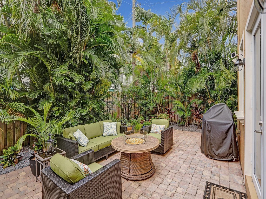 2610 NE 11th Ct 2610